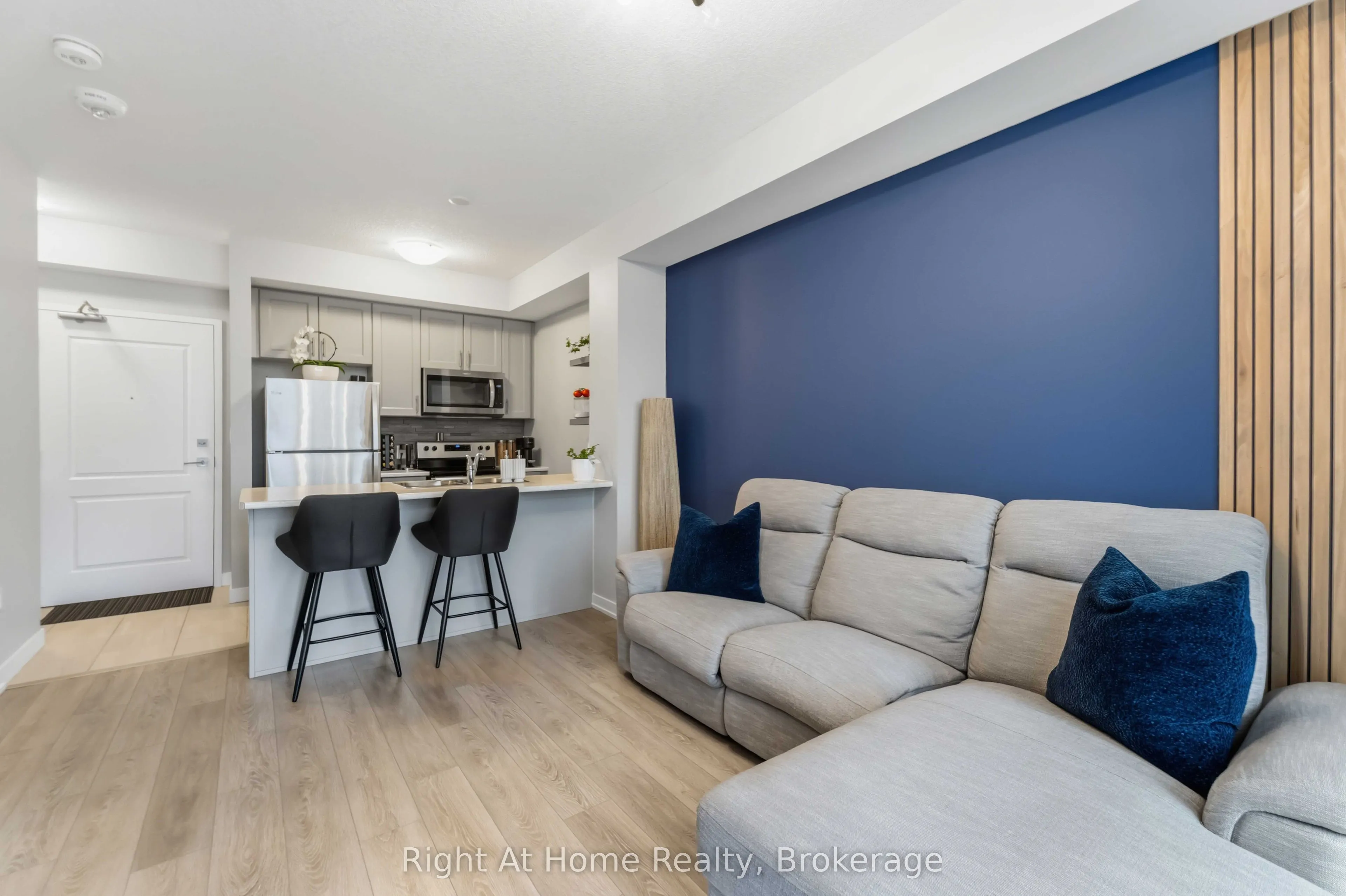 460 Dundas Street E #321