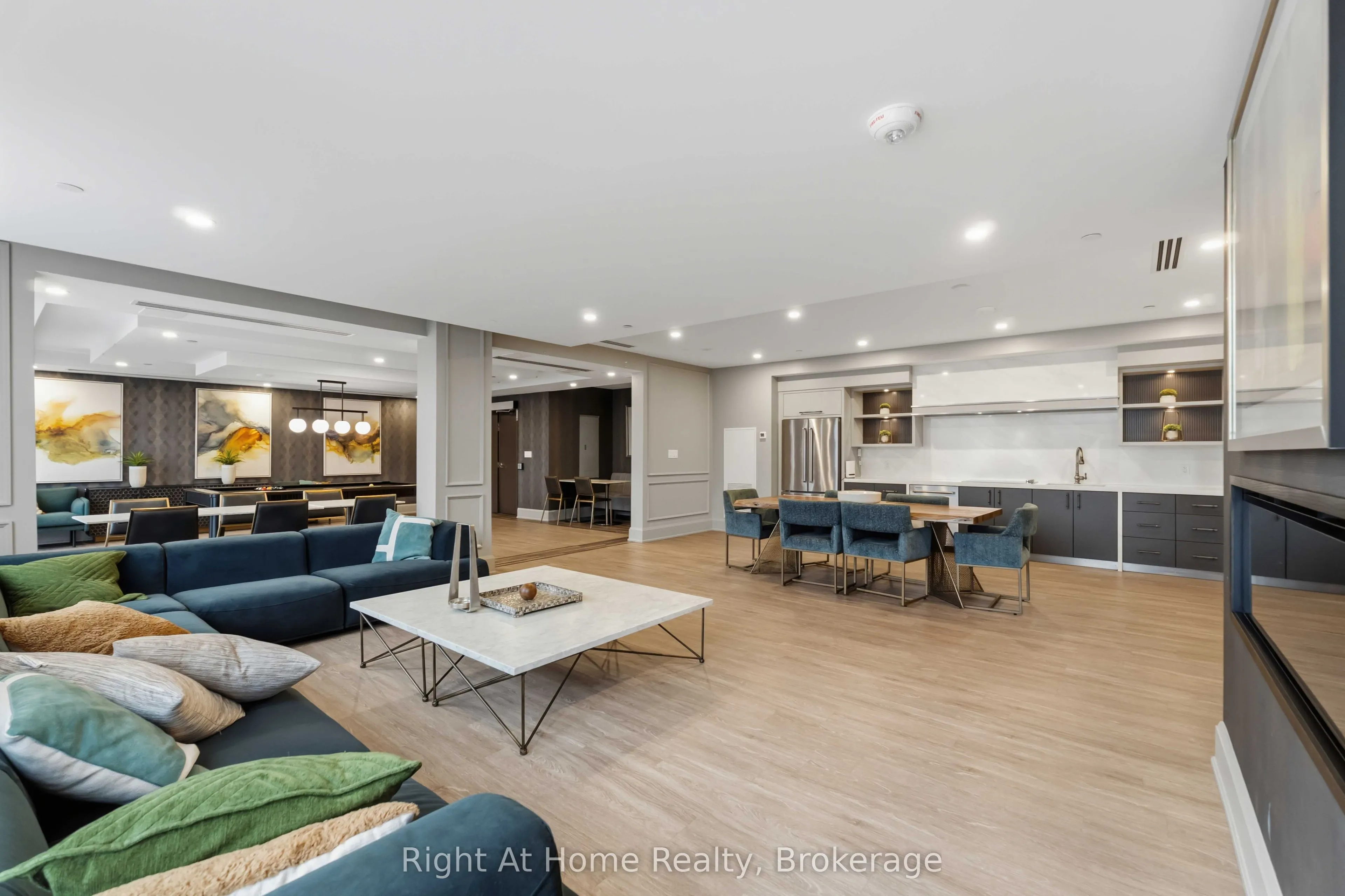 460 Dundas Street E #321