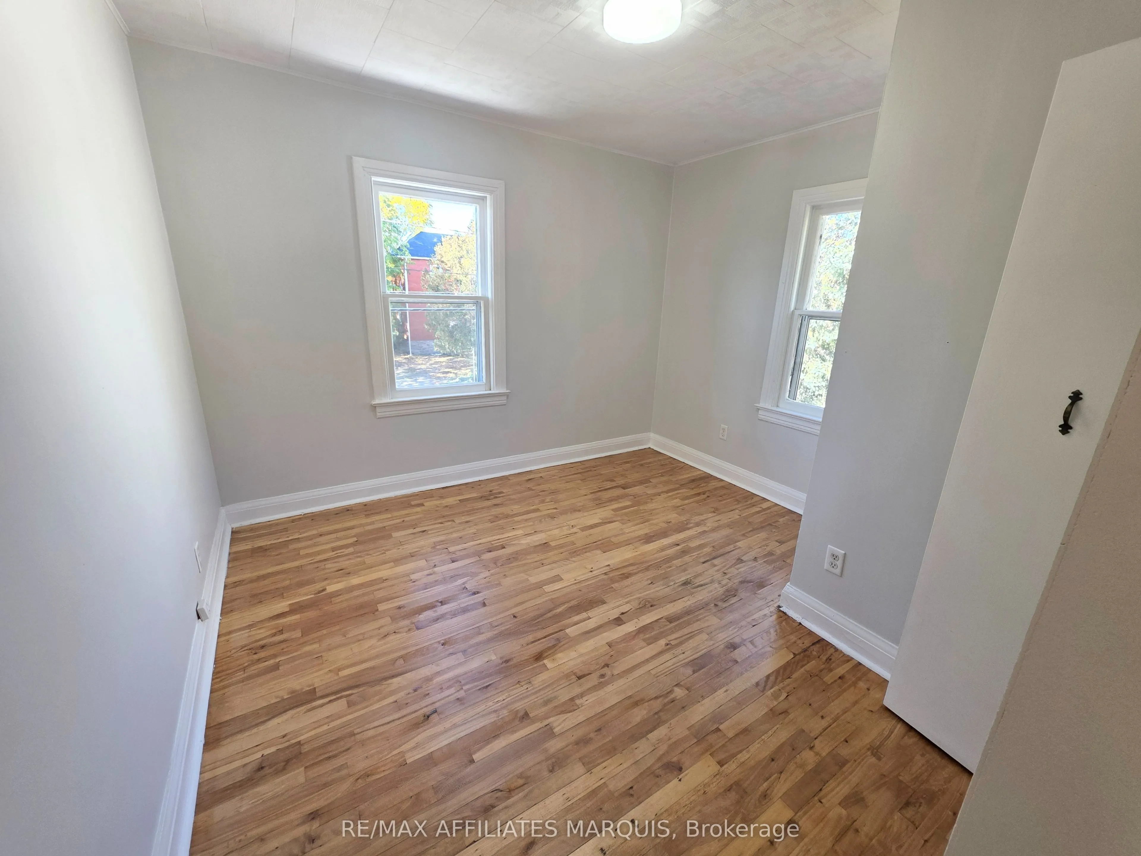 17 MAPLE Avenue N