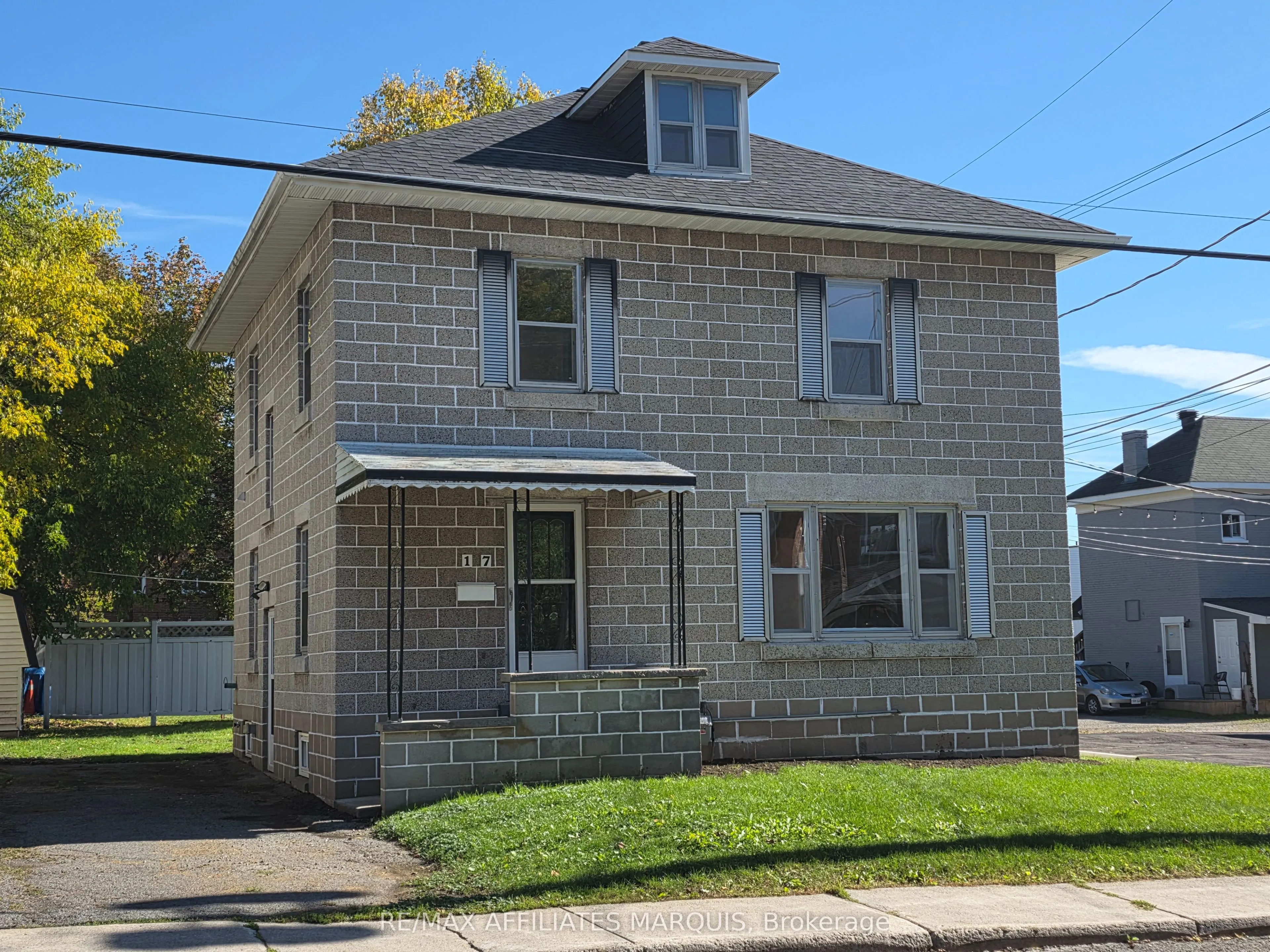 17 MAPLE Avenue N