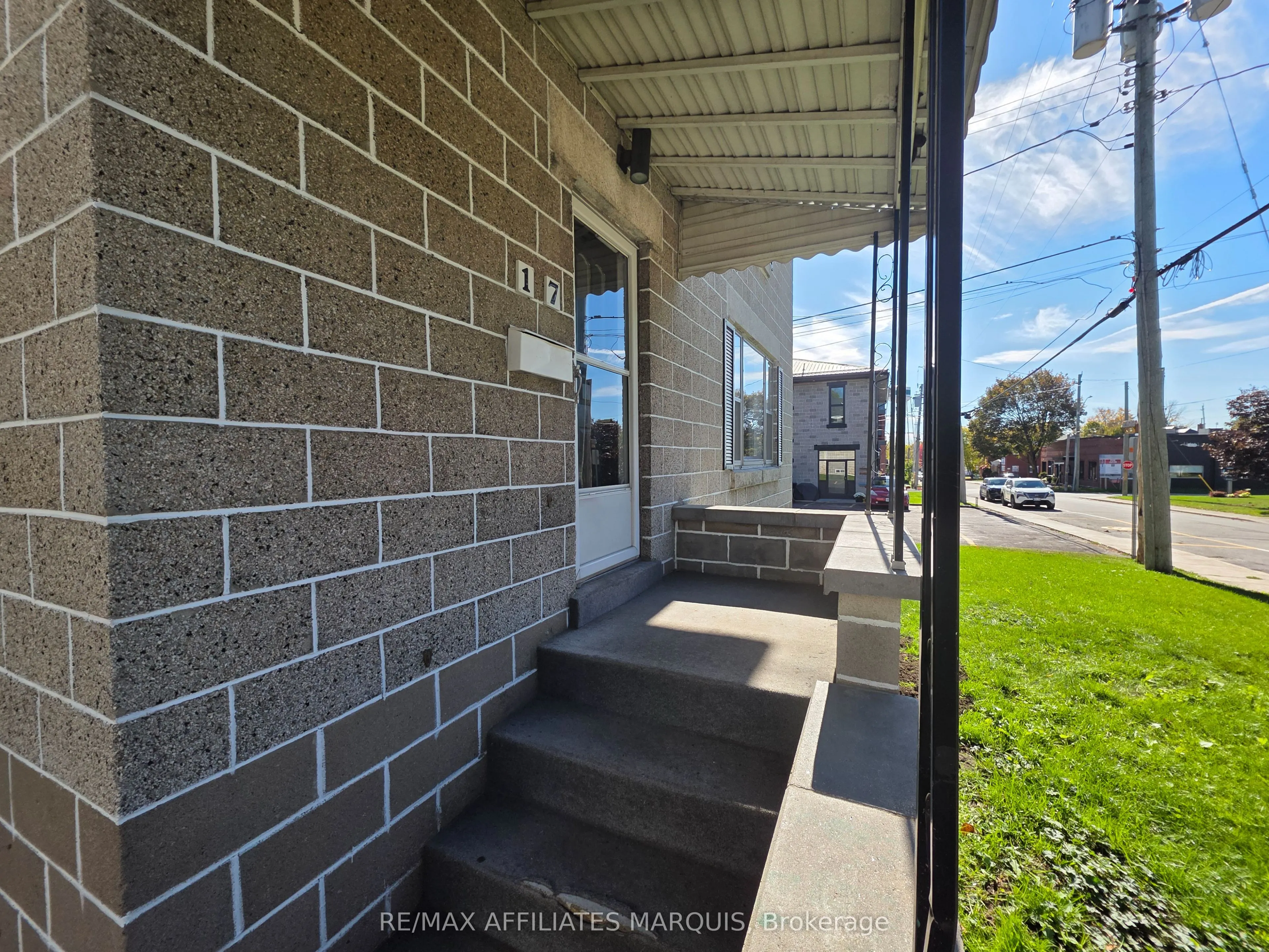 17 MAPLE Avenue N