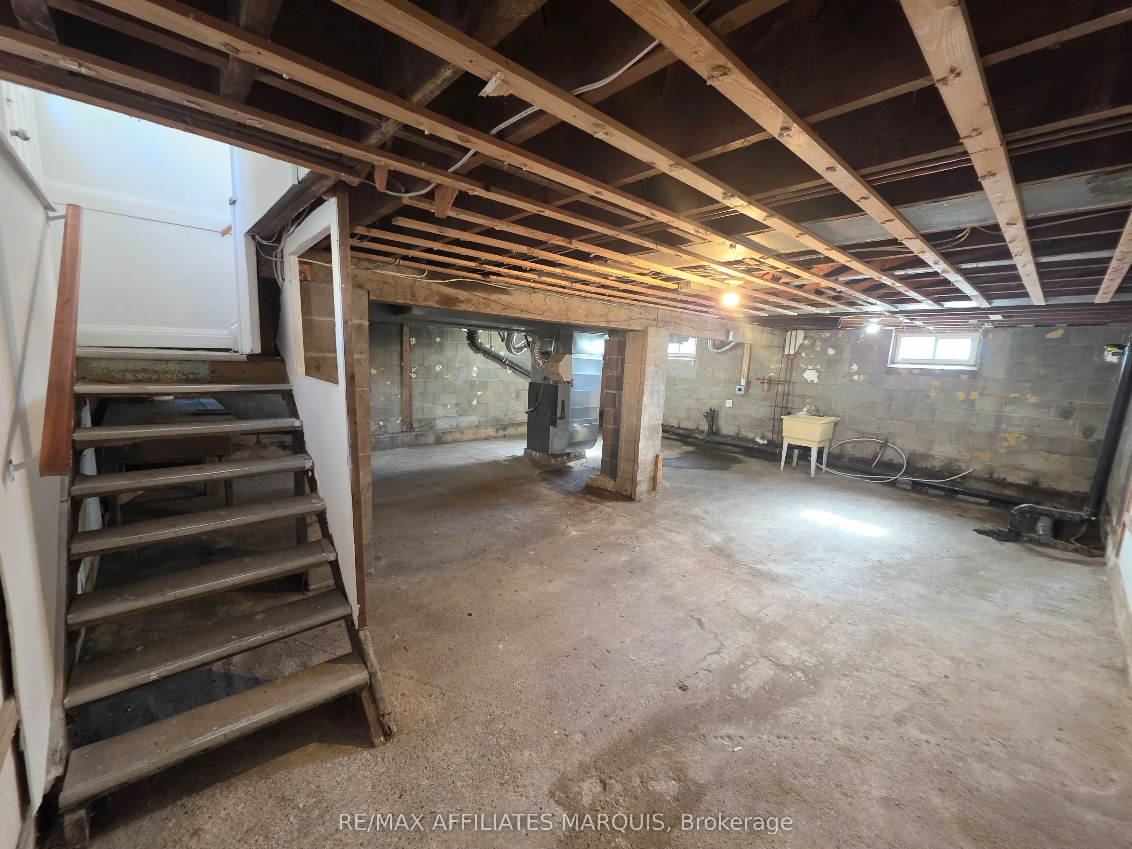 17 MAPLE Avenue N