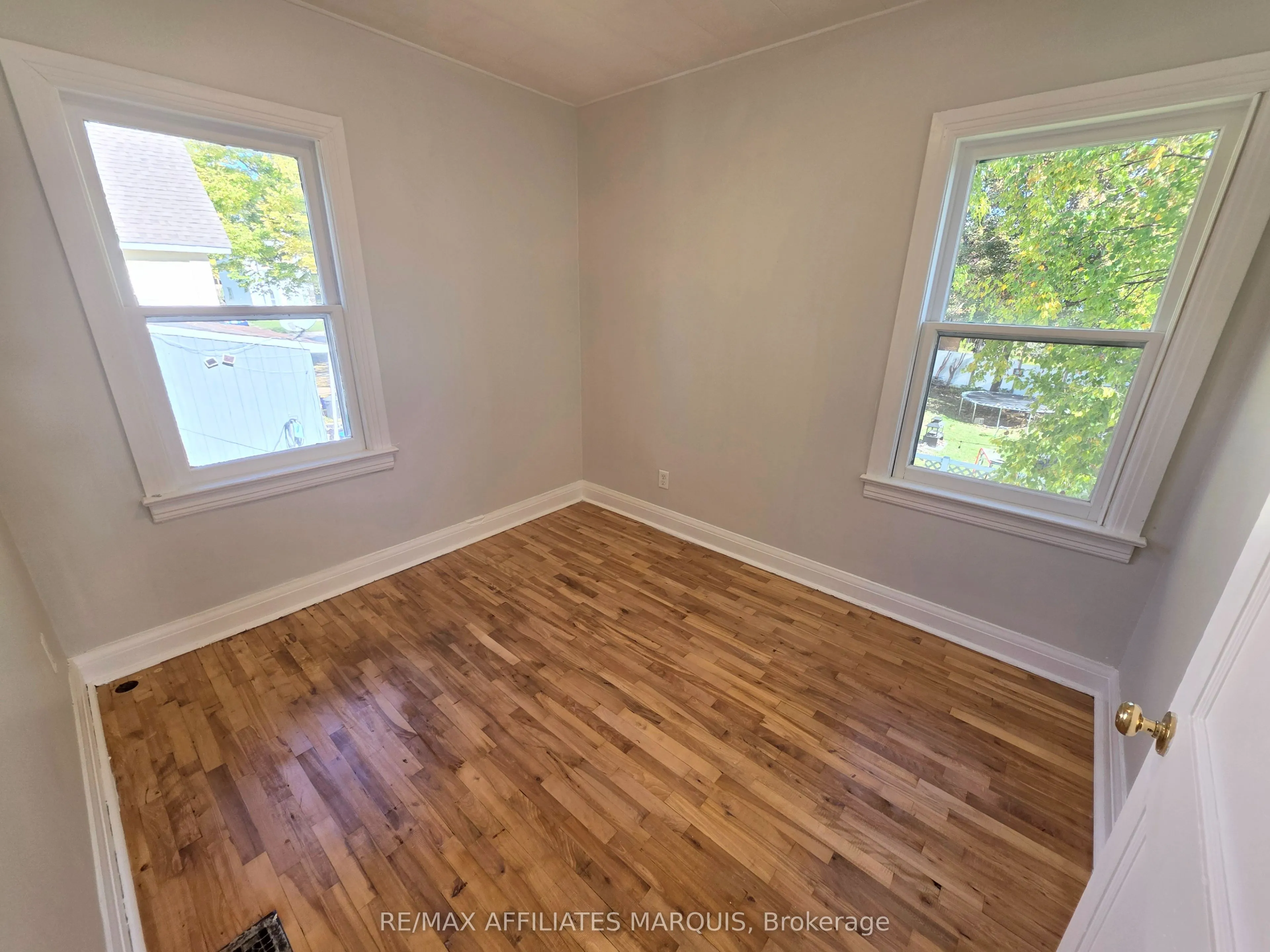 17 MAPLE Avenue N