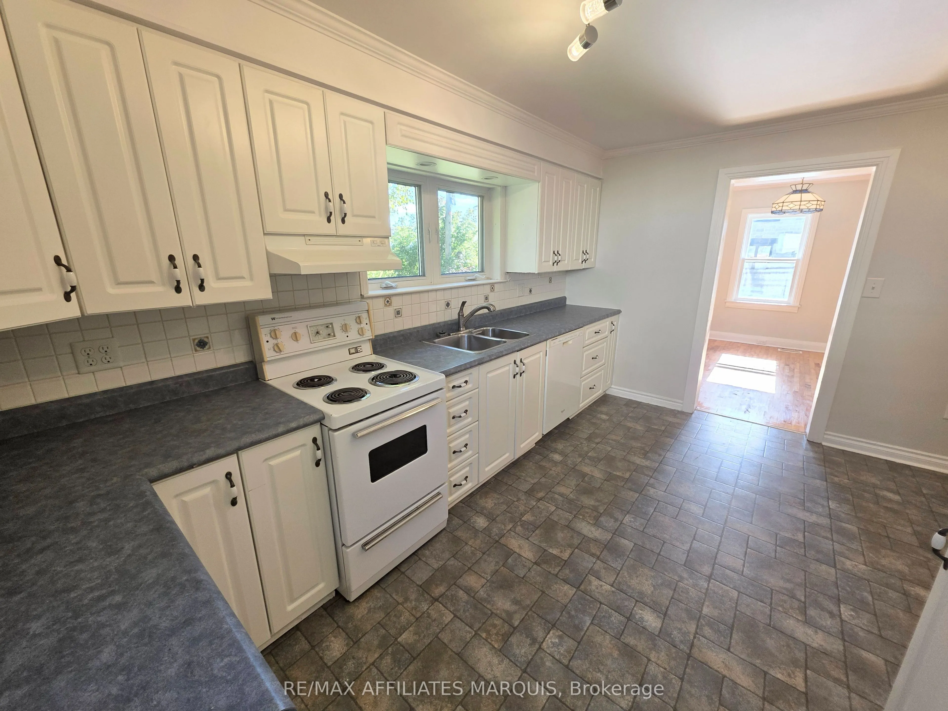 17 MAPLE Avenue N