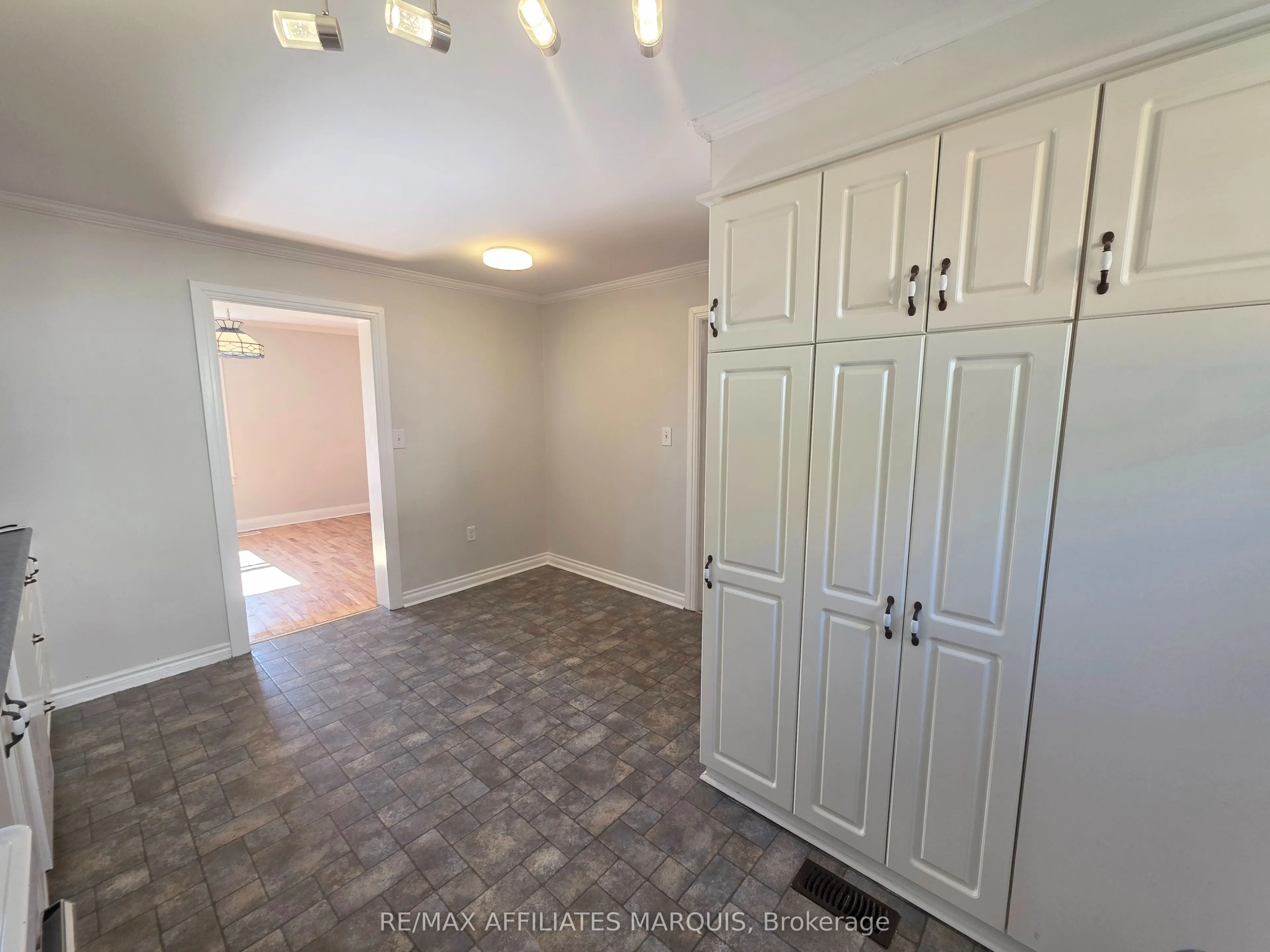17 MAPLE Avenue N
