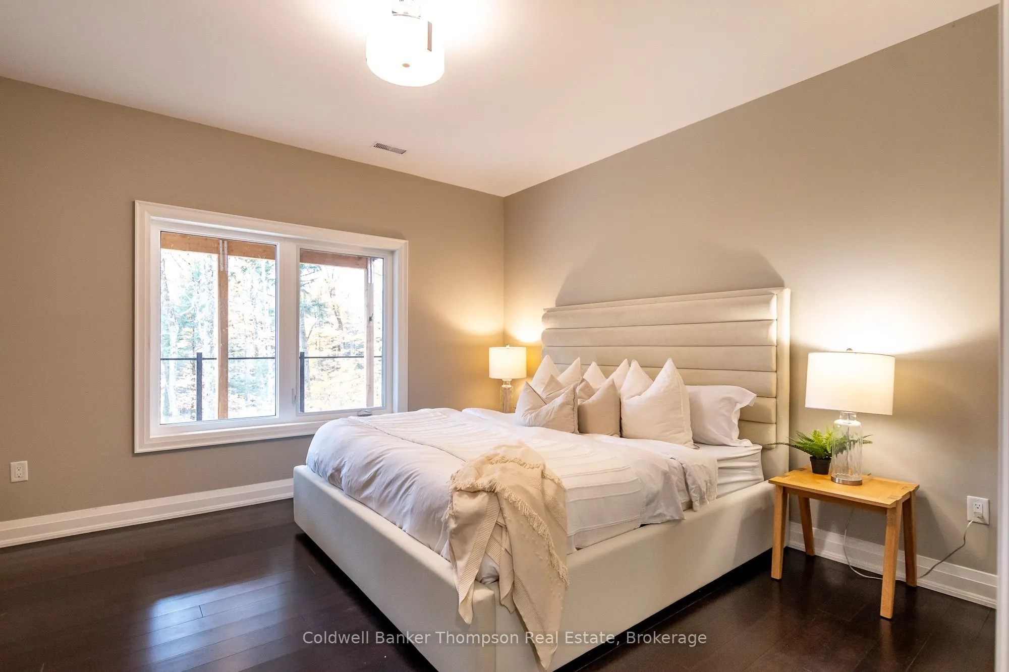 1183 Walker's Glenn Crescent