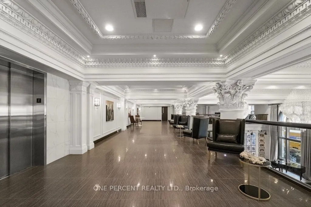 112 King Street E #401