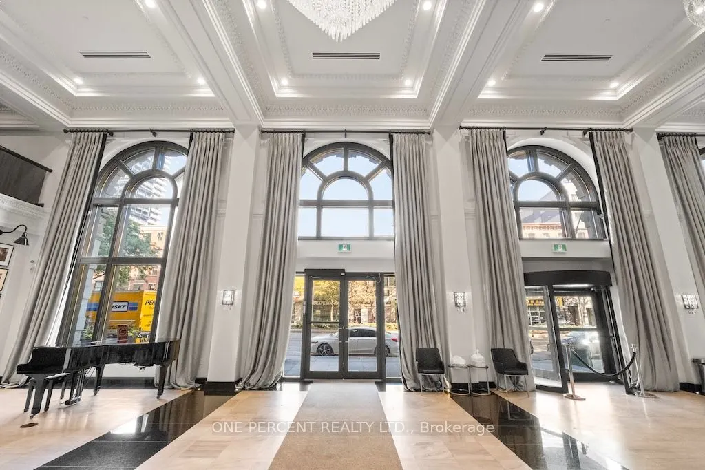 112 King Street E #401