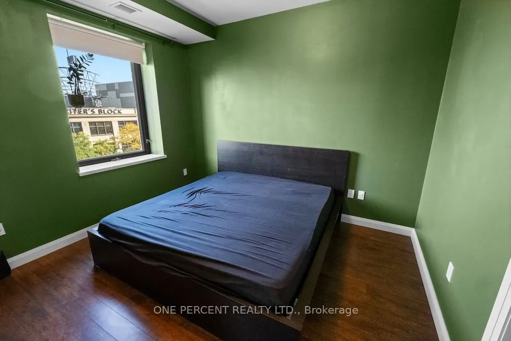 112 King Street E #401