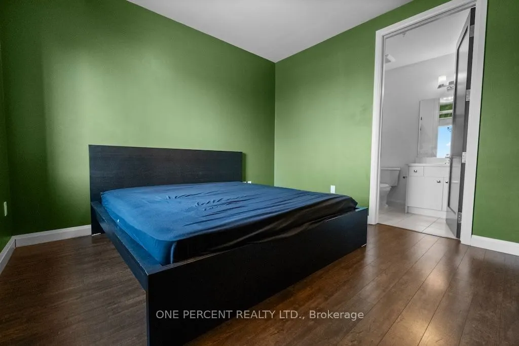 112 King Street E #401
