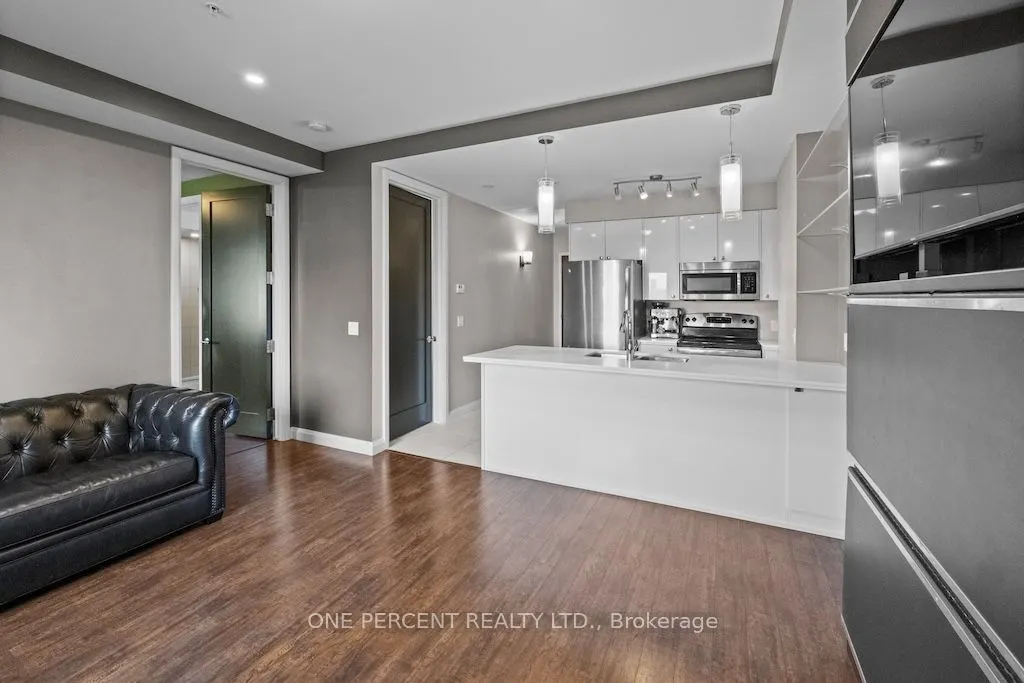 112 King Street E #401