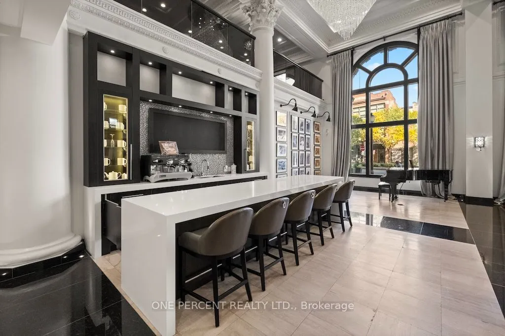 112 King Street E #401