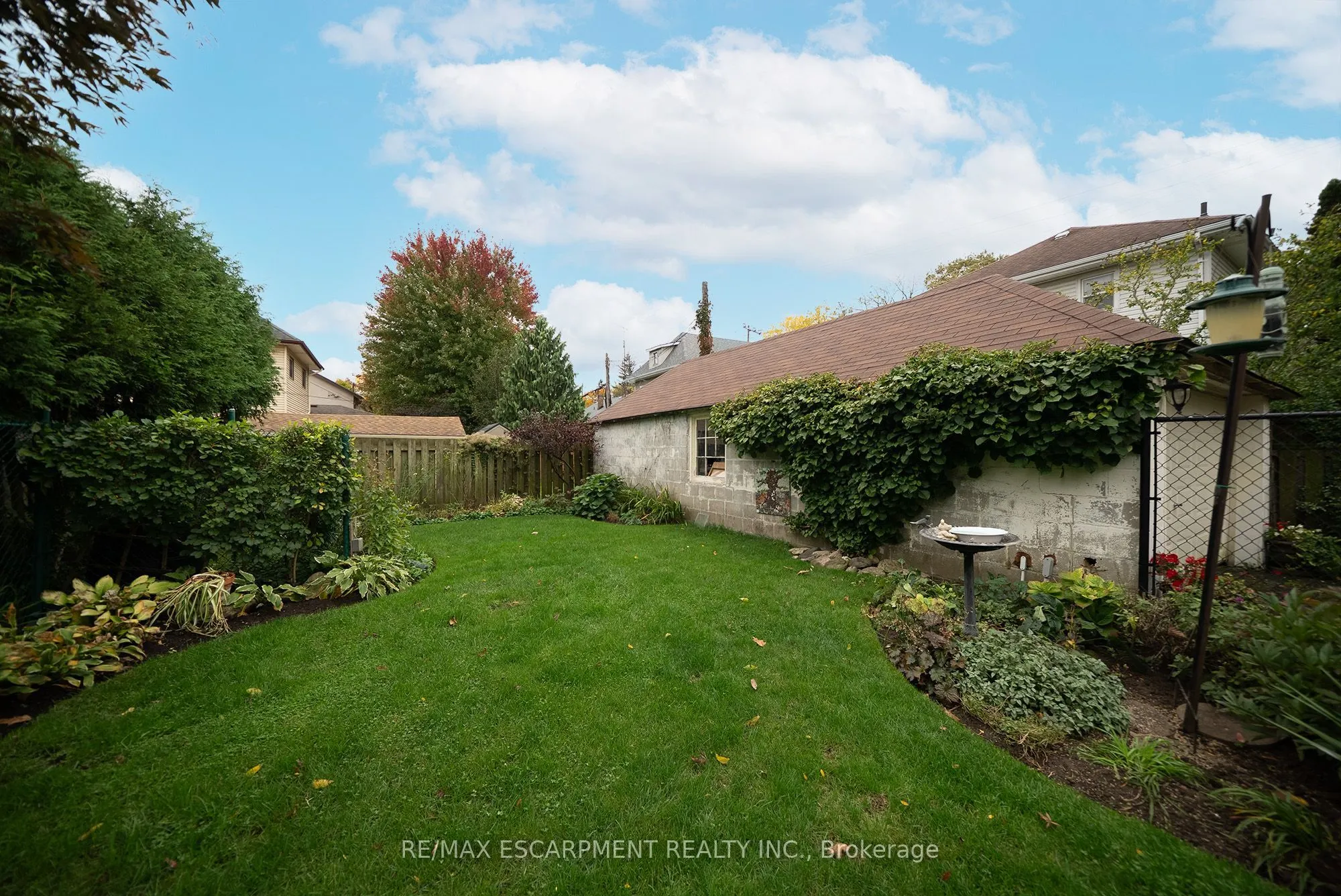 354 West Street W