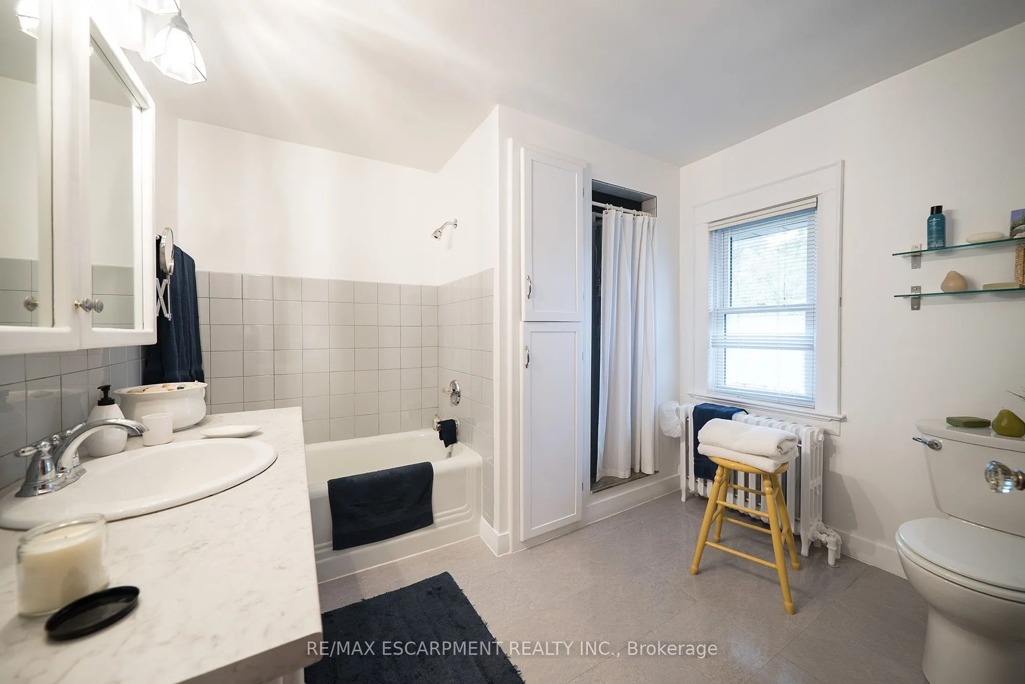 354 West Street W
