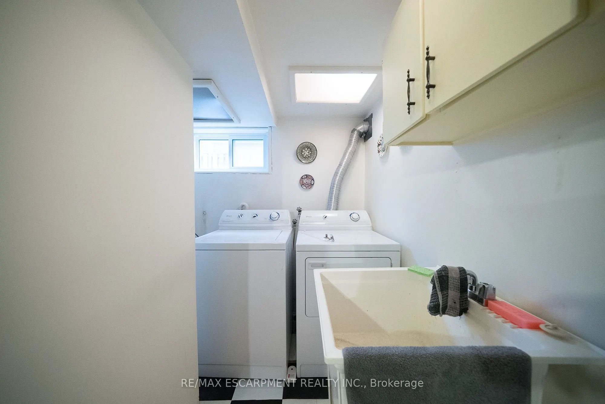 354 West Street W