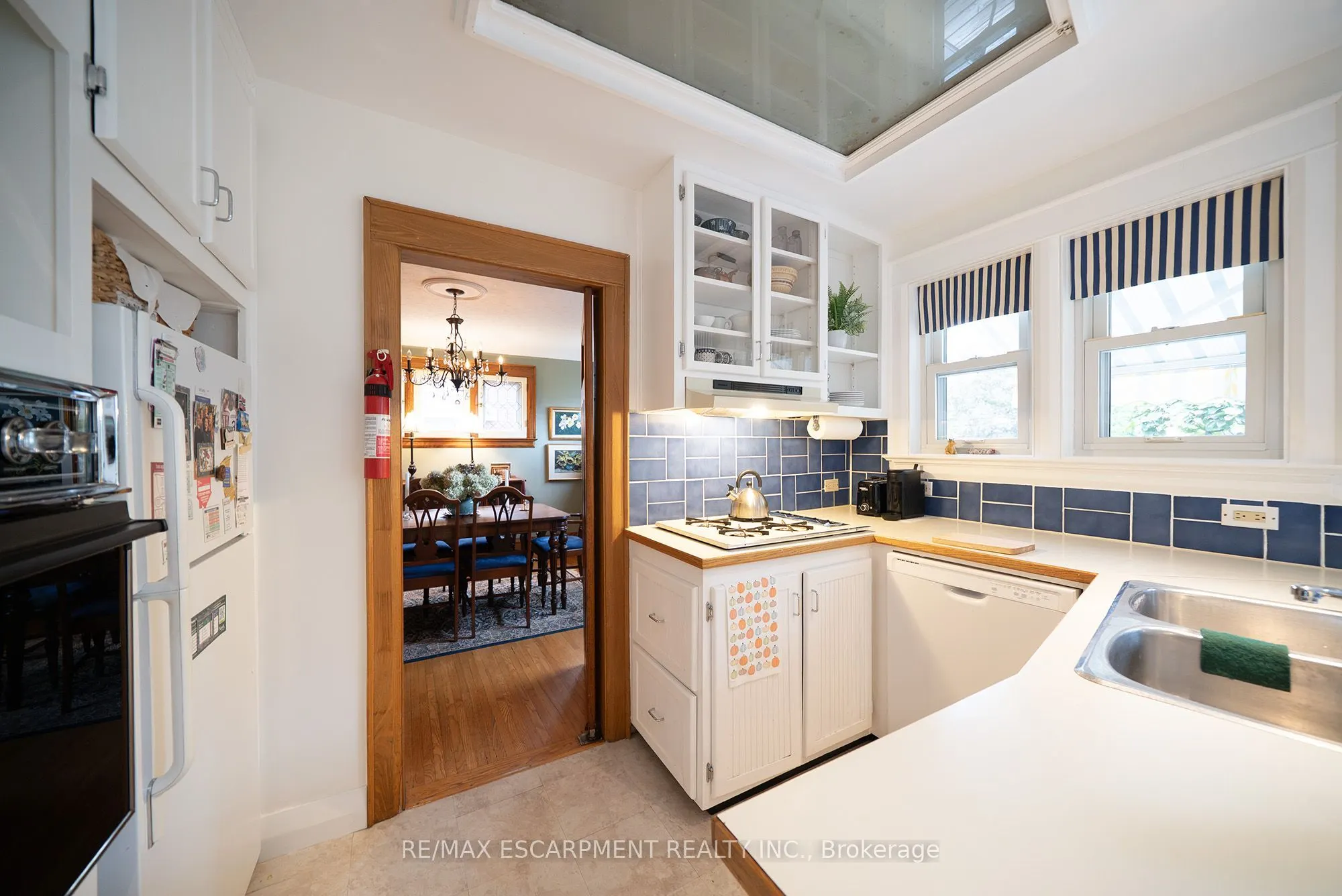 354 West Street W