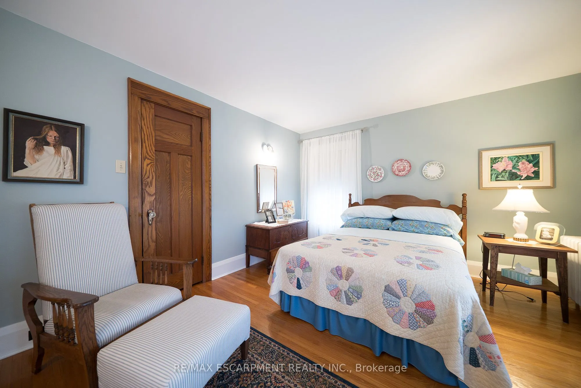 354 West Street W