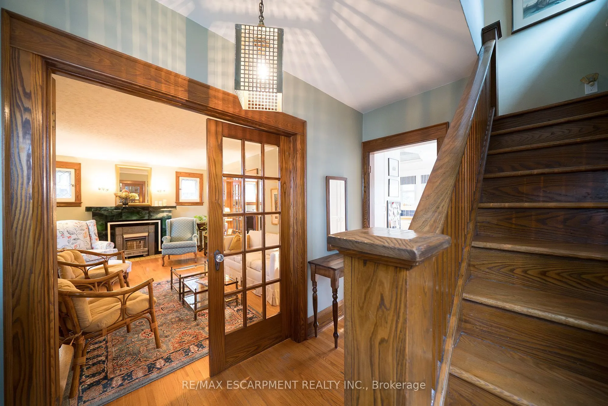 354 West Street W