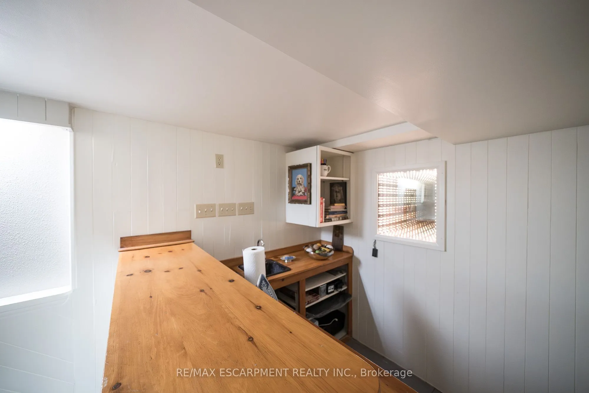 354 West Street W