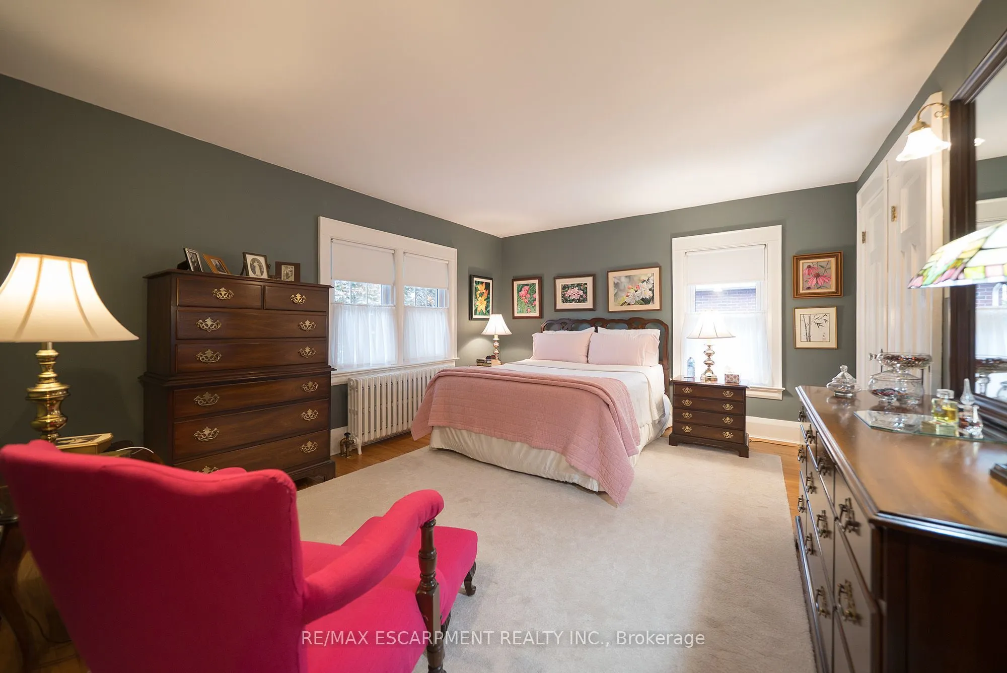354 West Street W