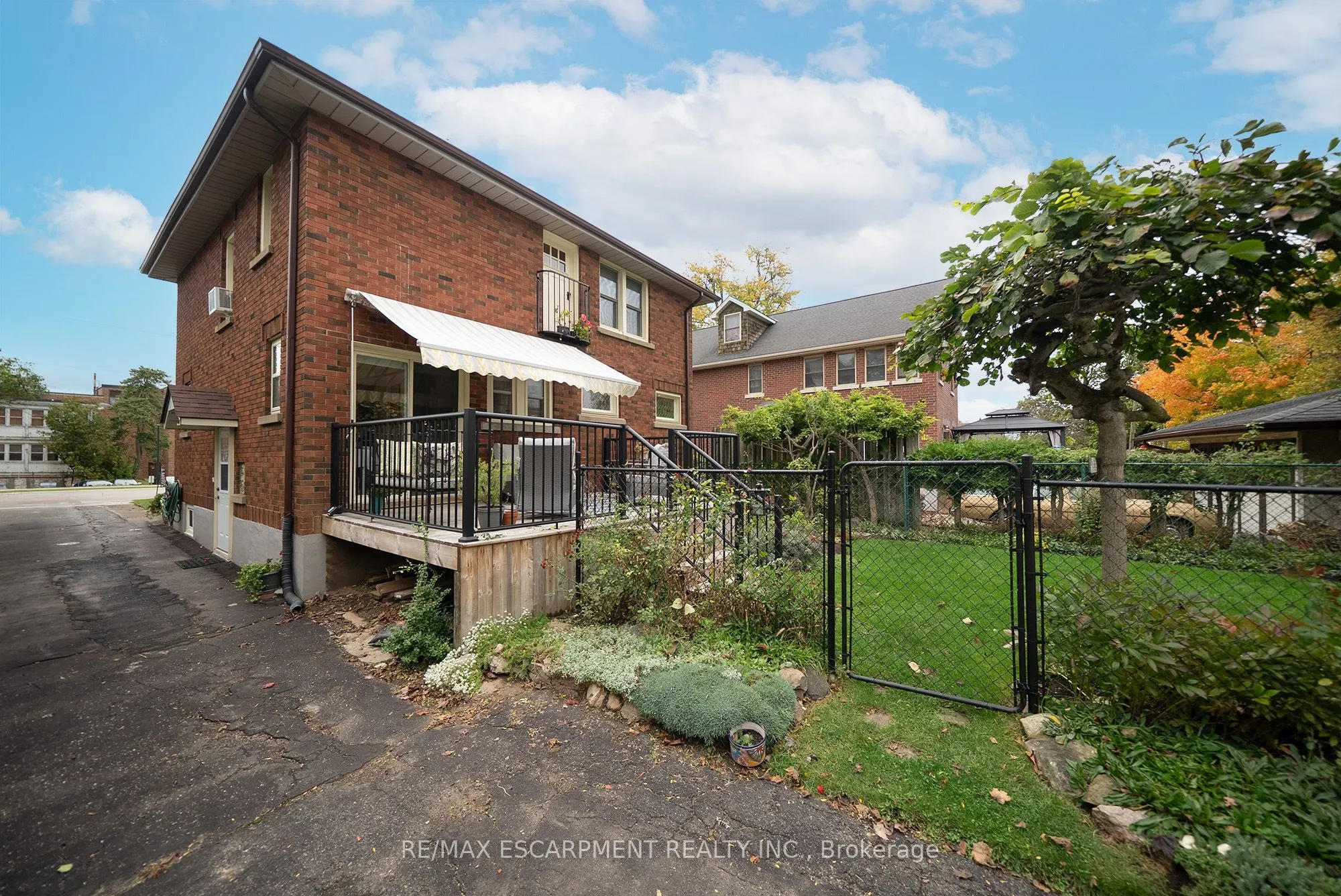 354 West Street W