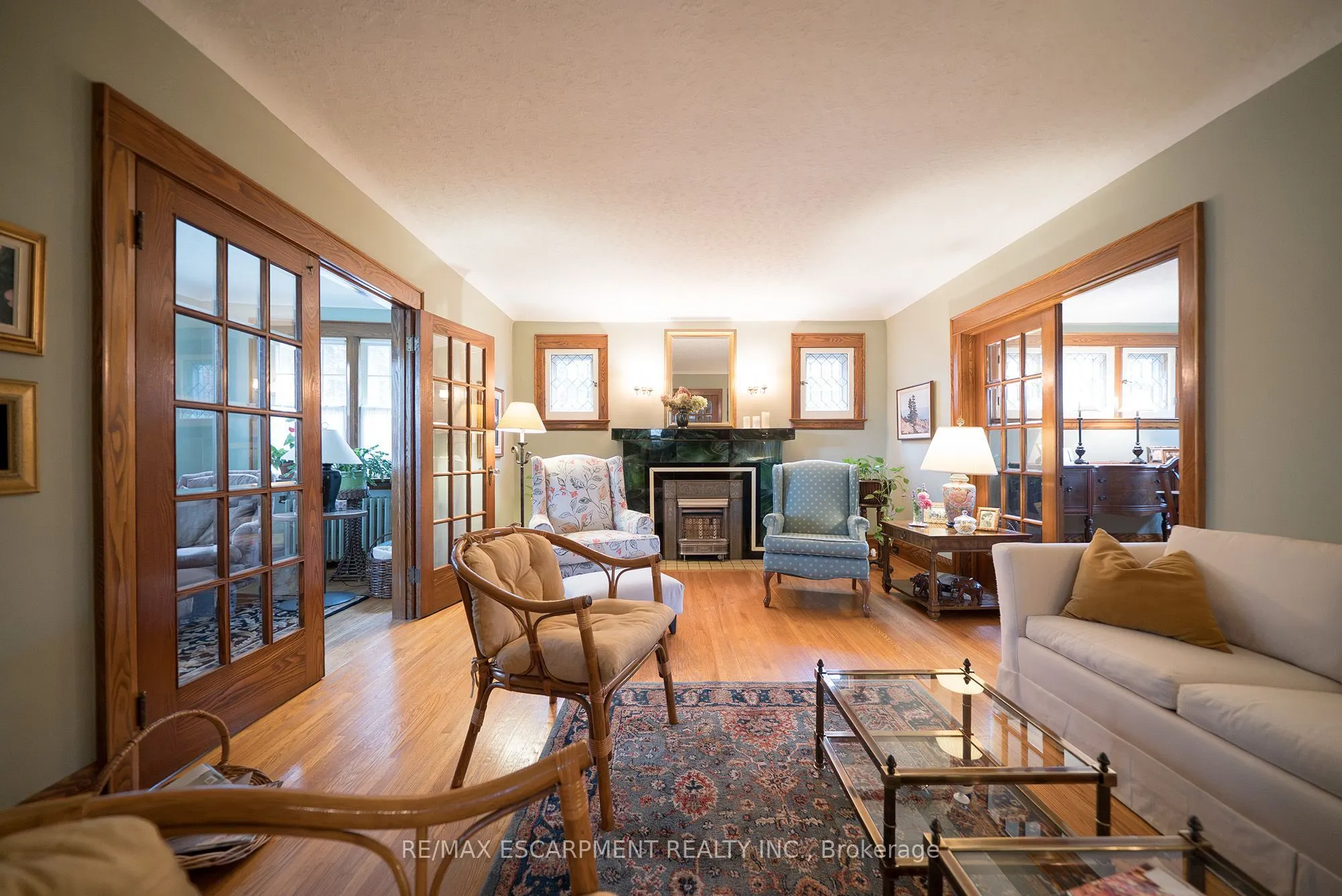 354 West Street W