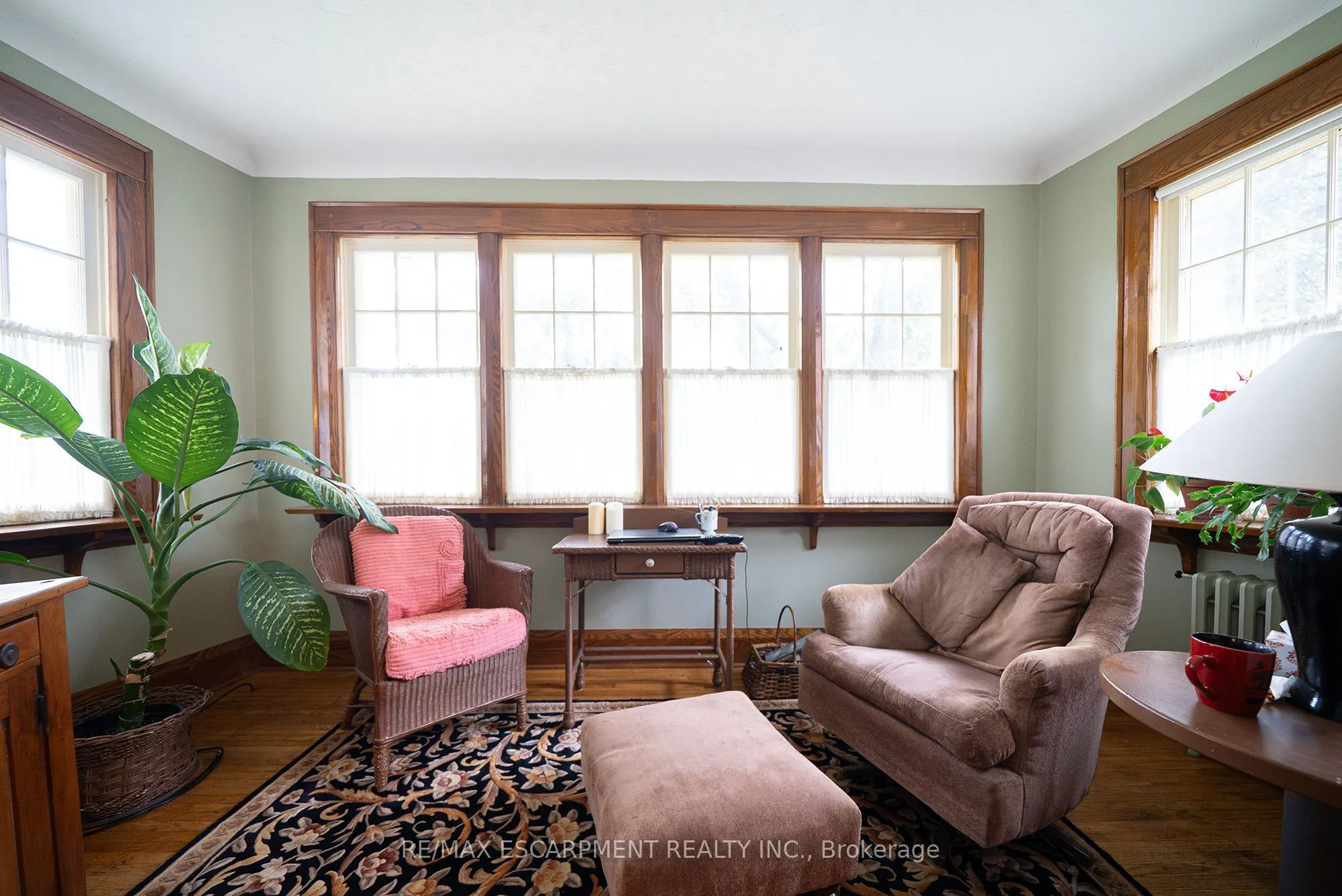 354 West Street W