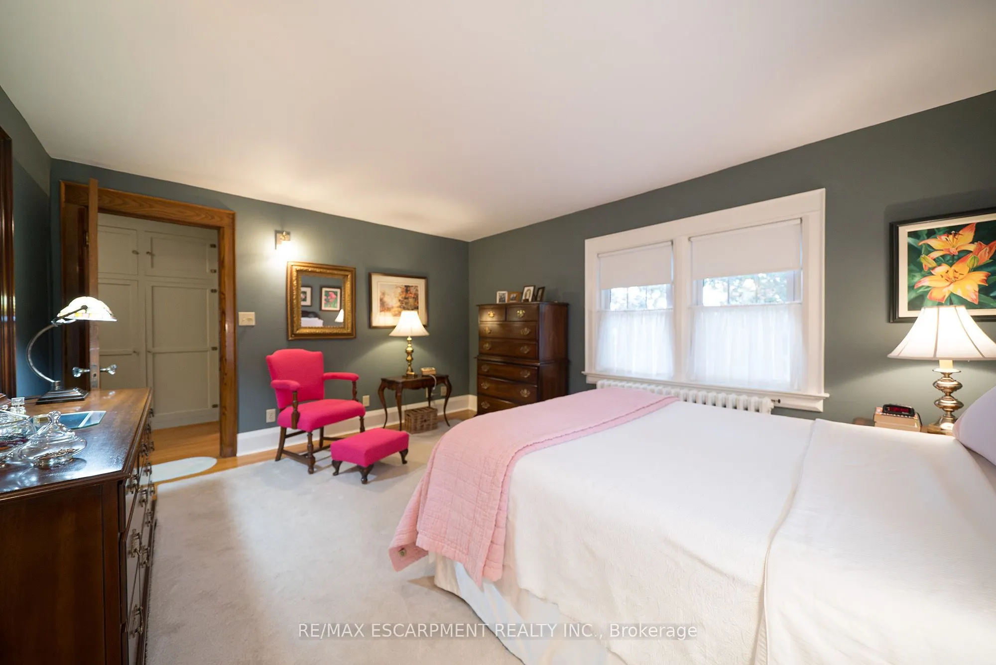 354 West Street W