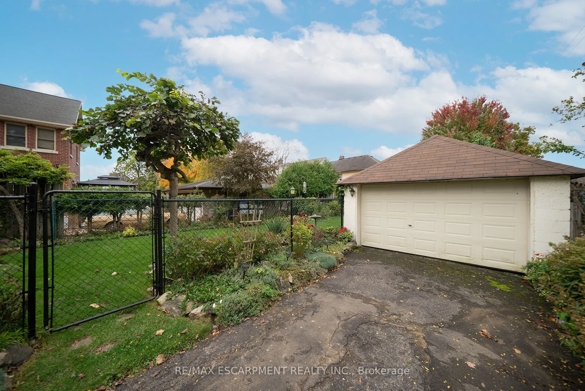 354 West Street W