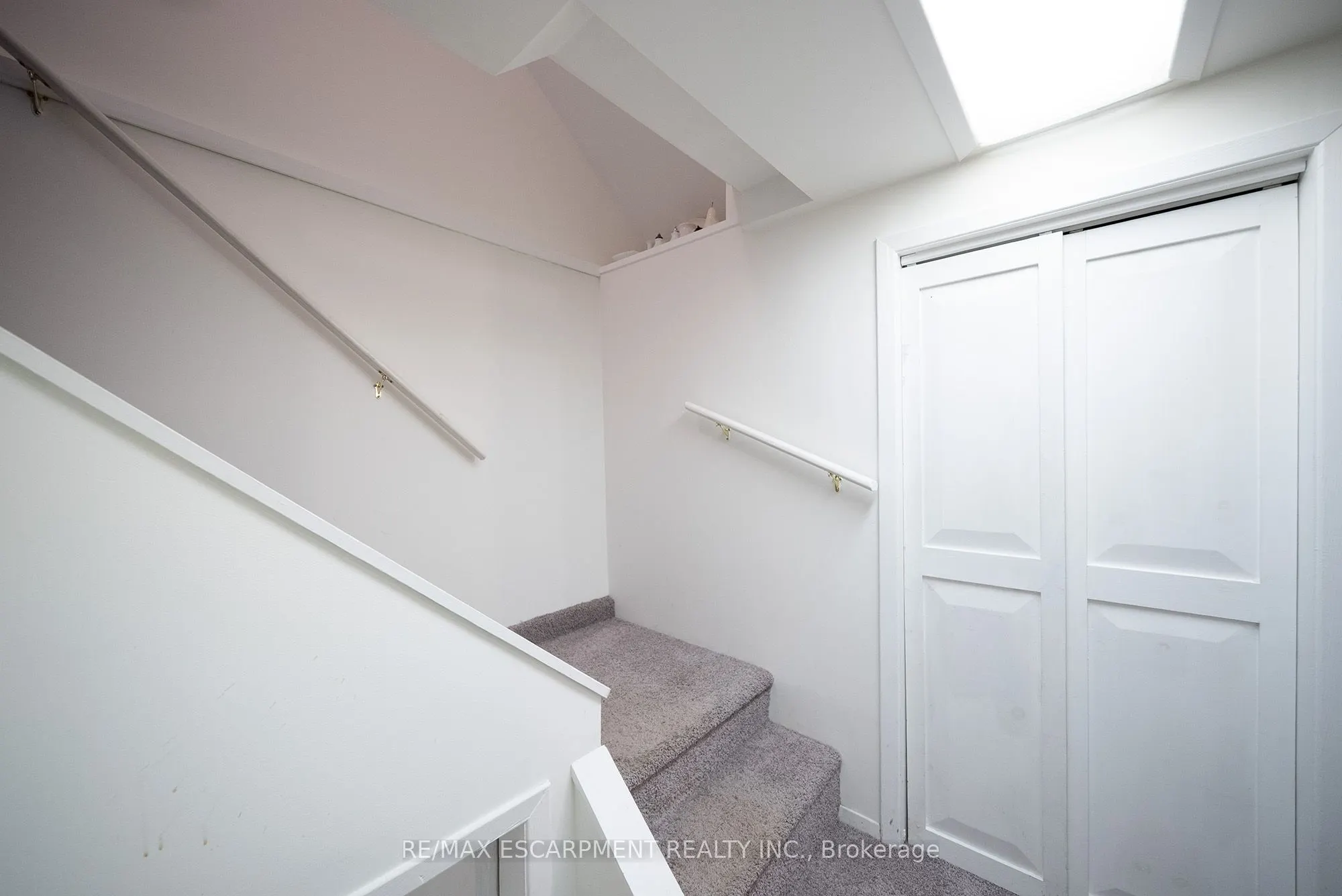 354 West Street W