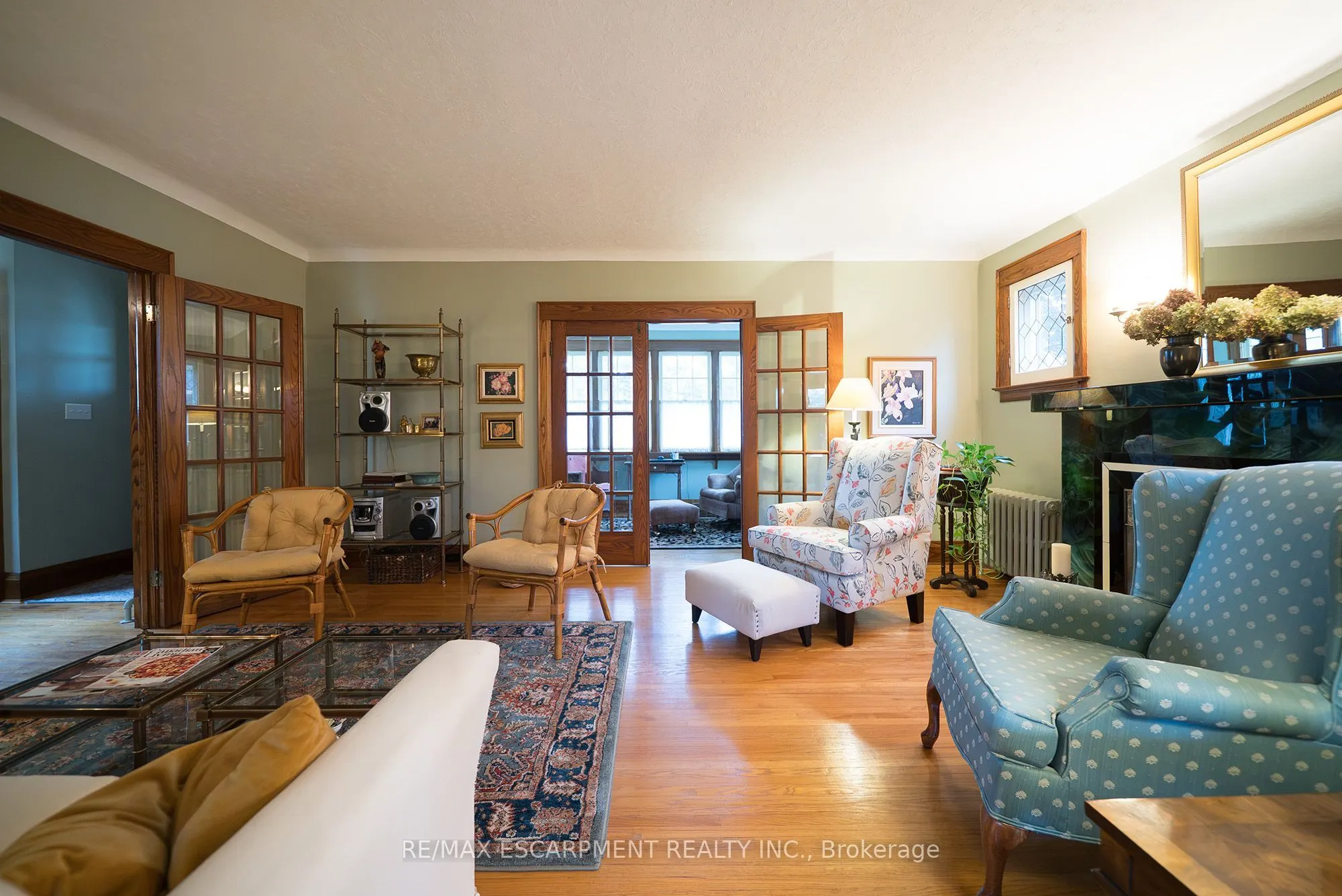 354 West Street W