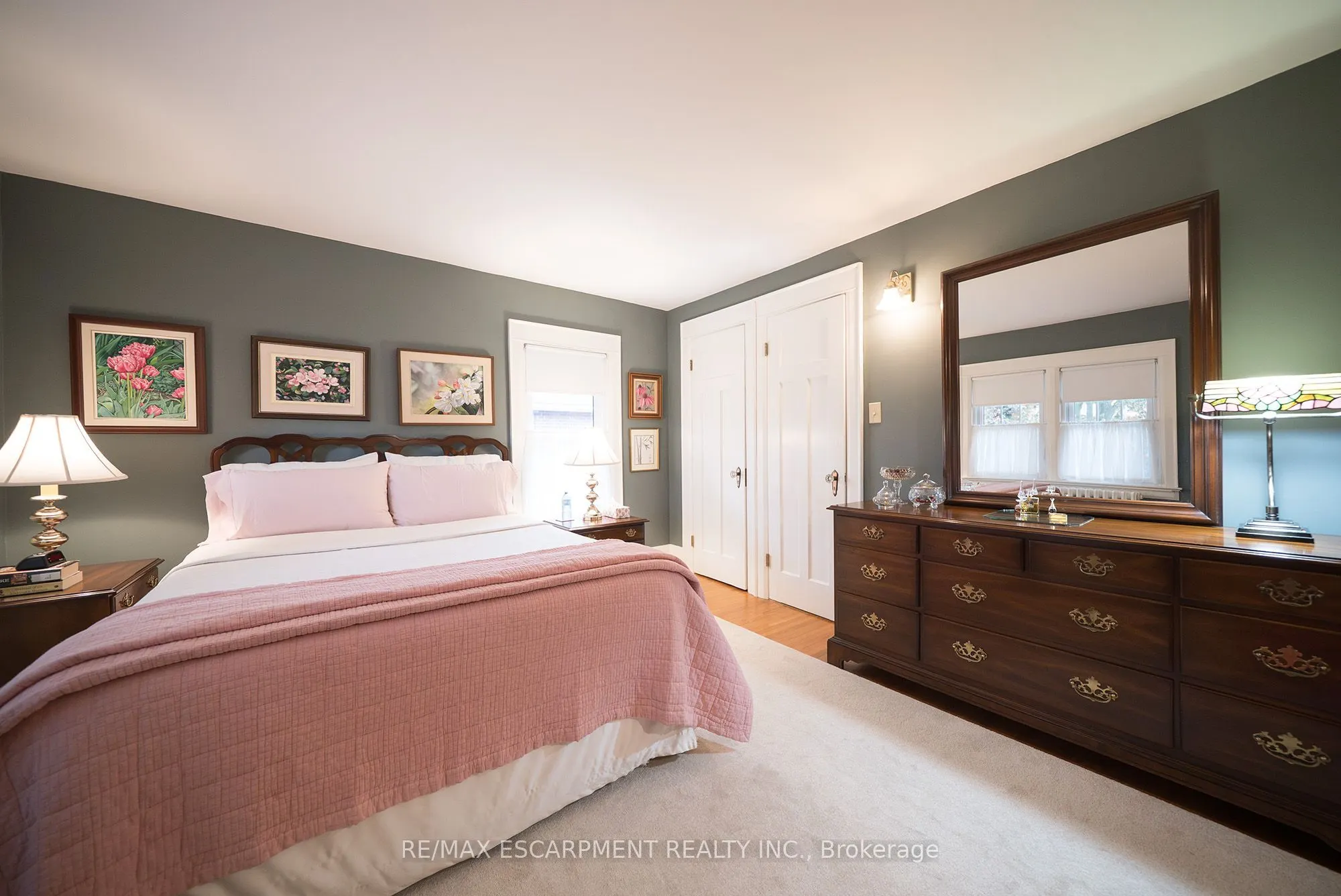354 West Street W