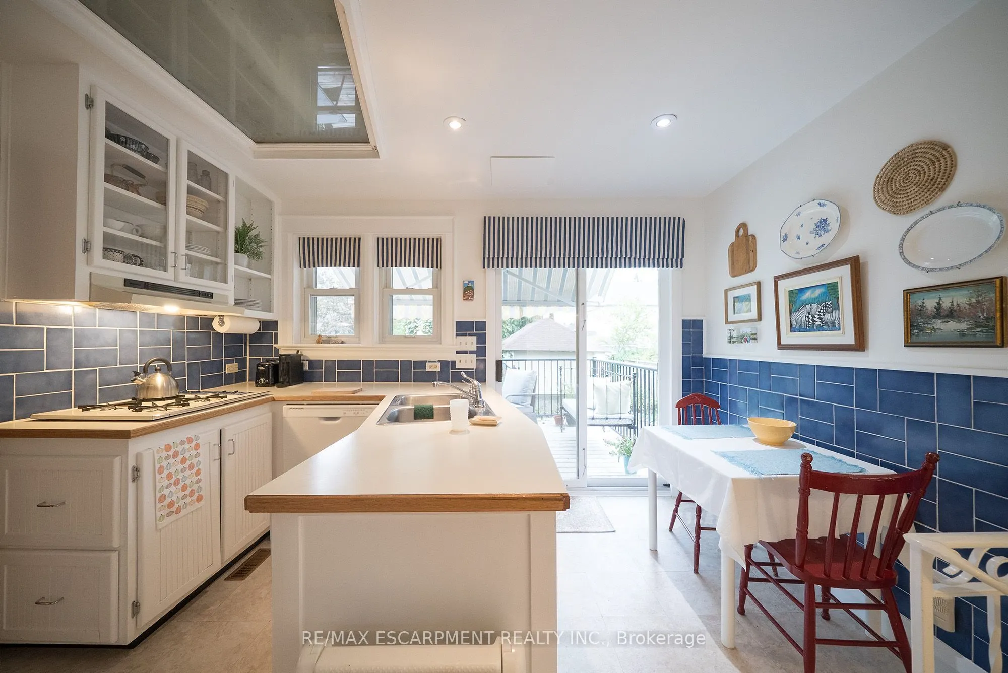 354 West Street W