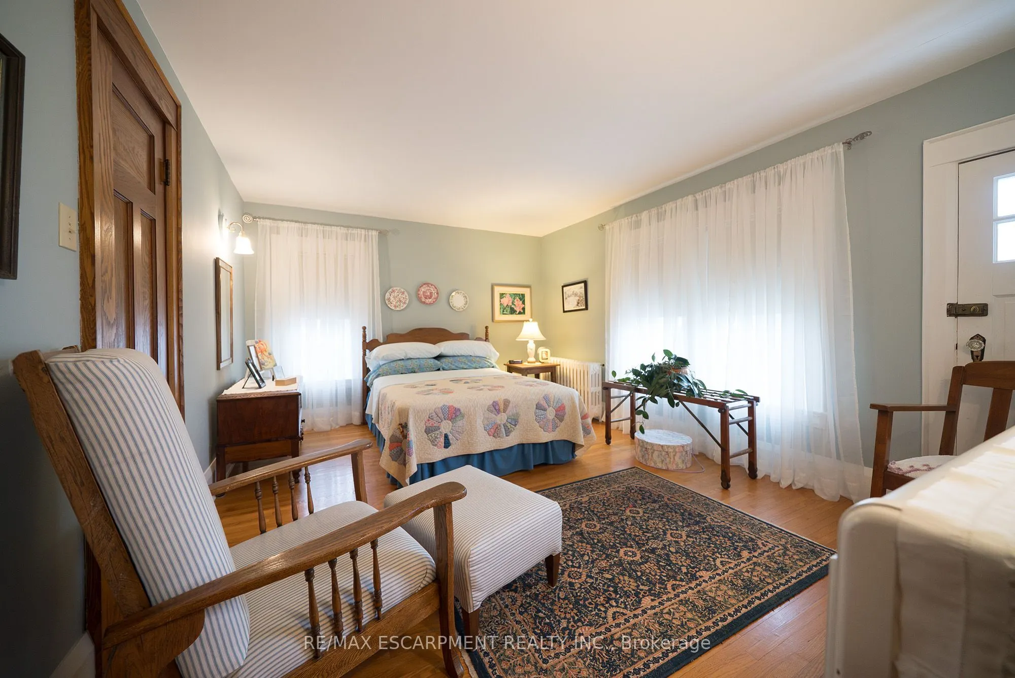 354 West Street W