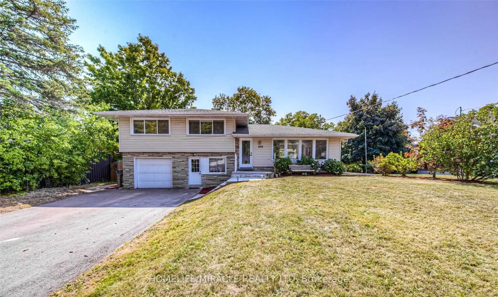 209 Greenbrook Drive #Lower