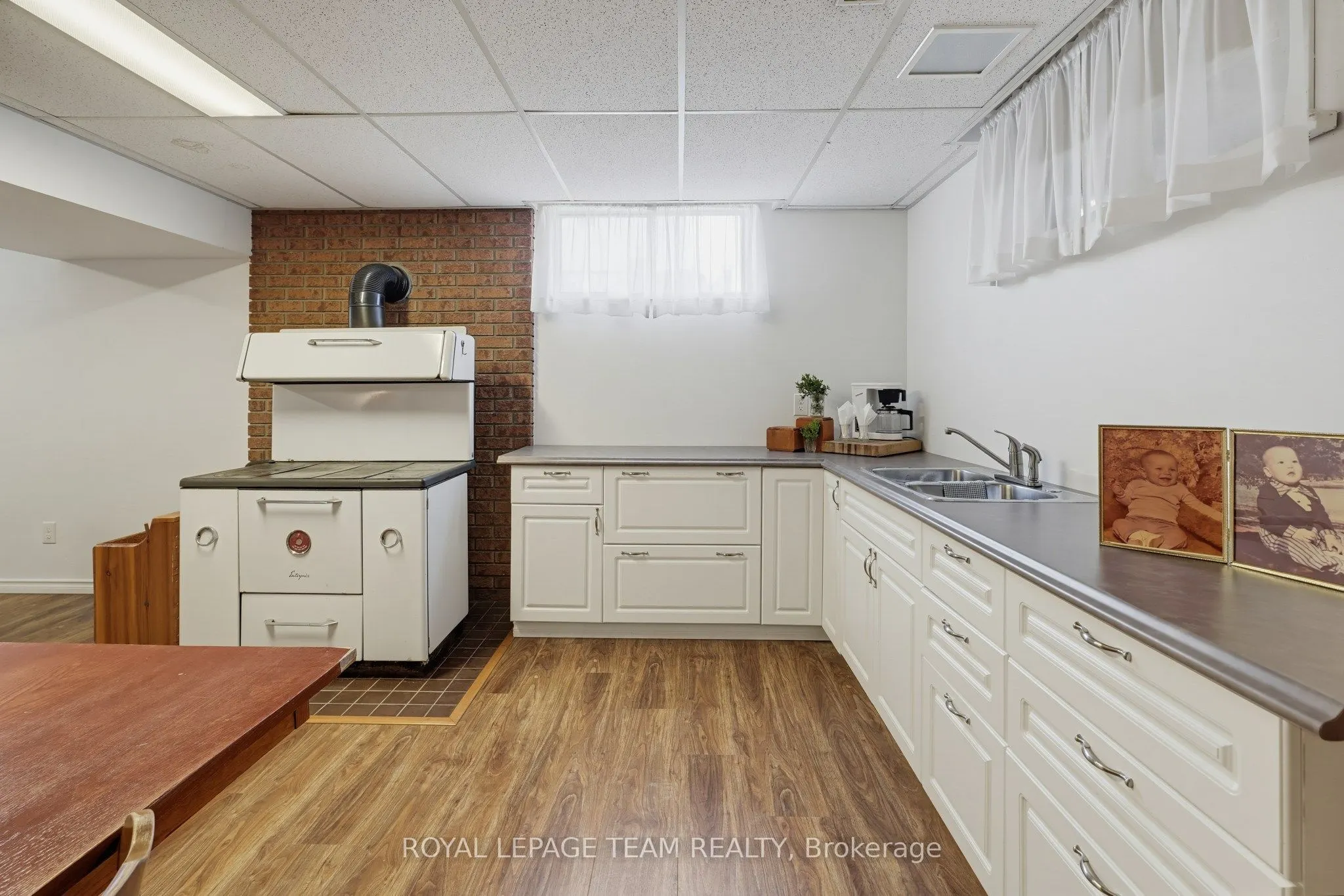 612 ELGIN Street