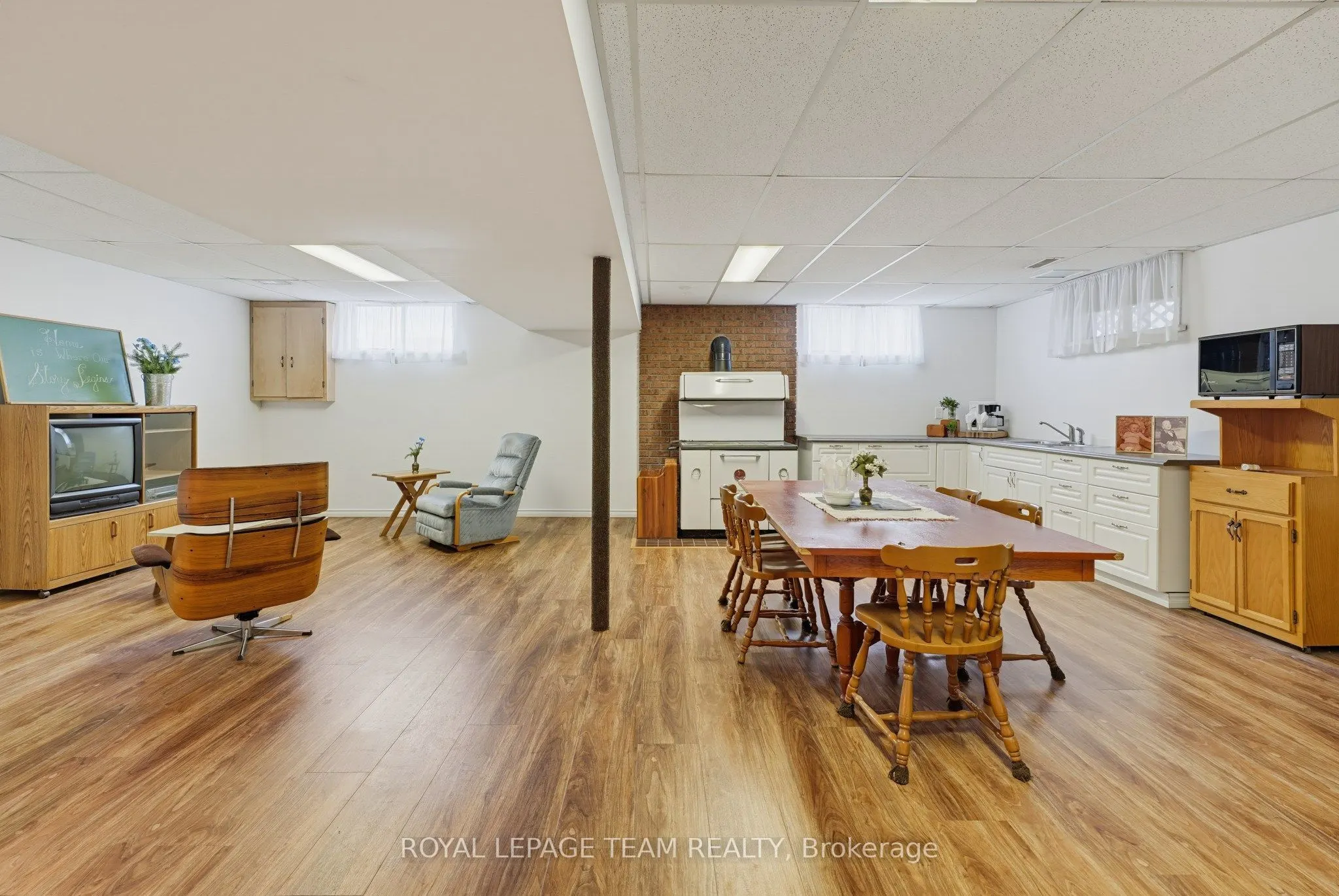 612 ELGIN Street