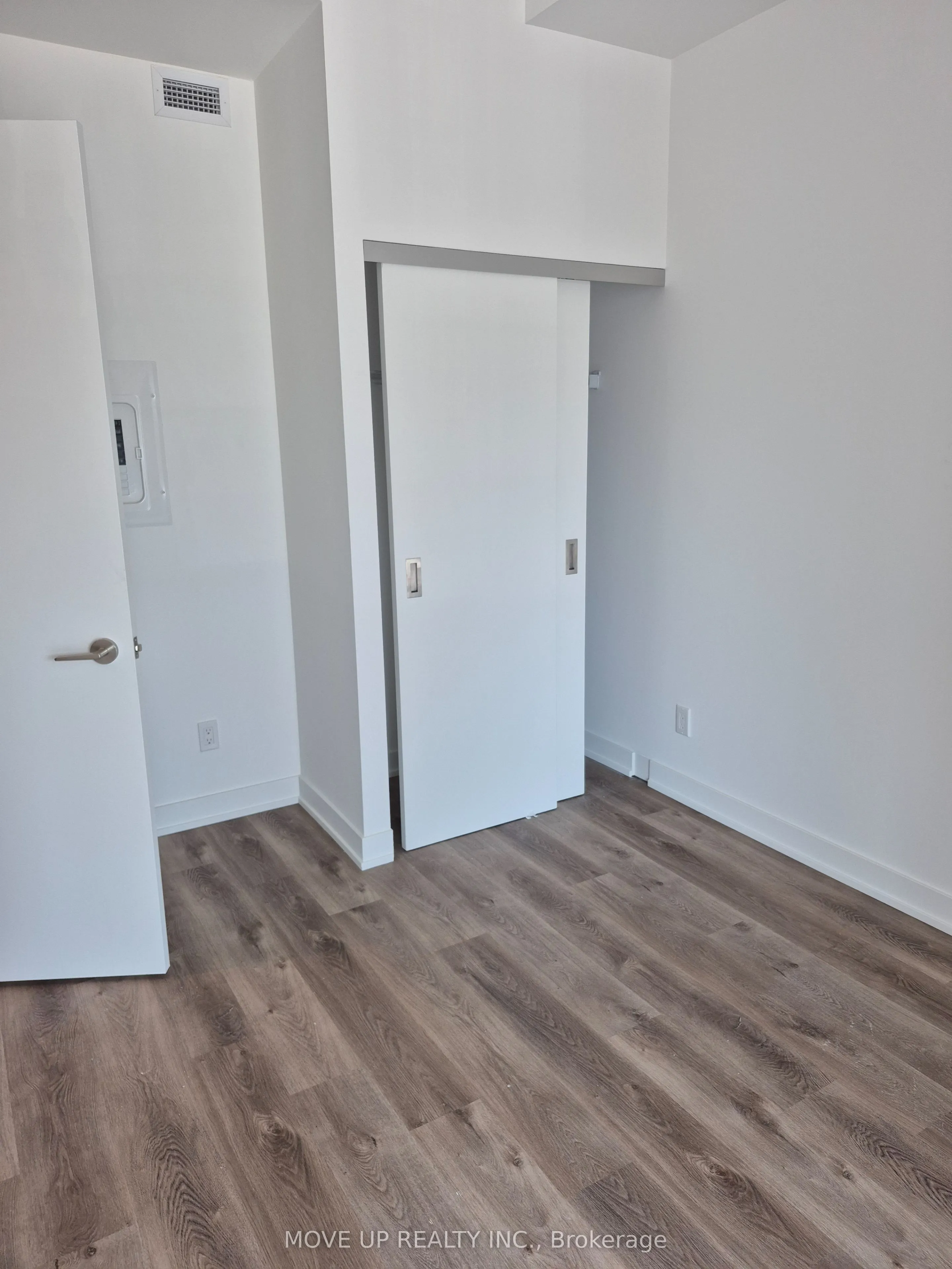 91 John Street N #707