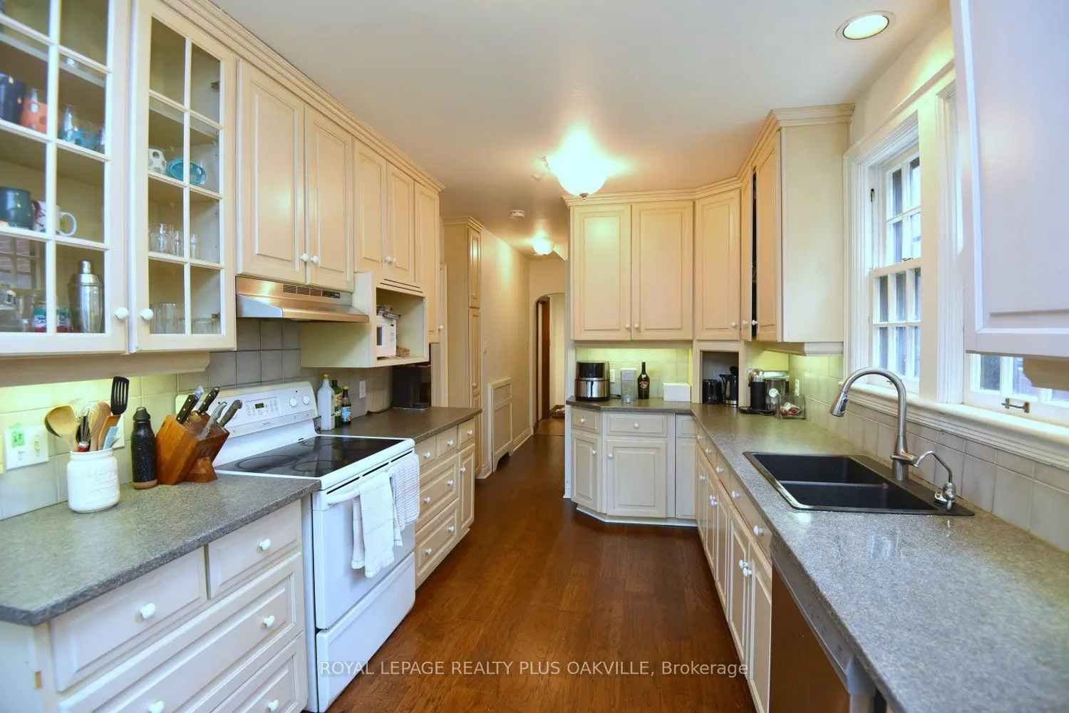 1236 King Street W