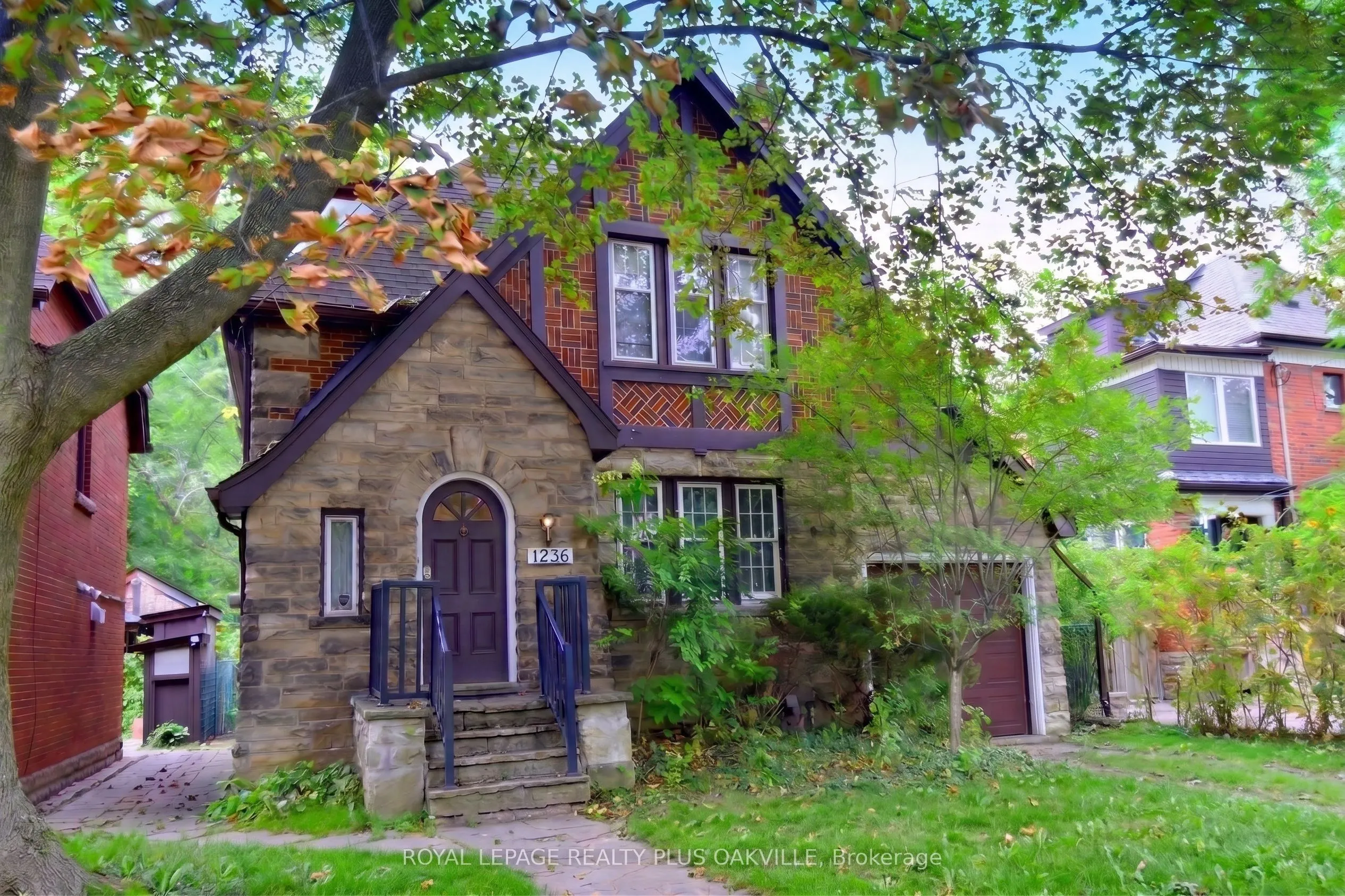 1236 King Street W