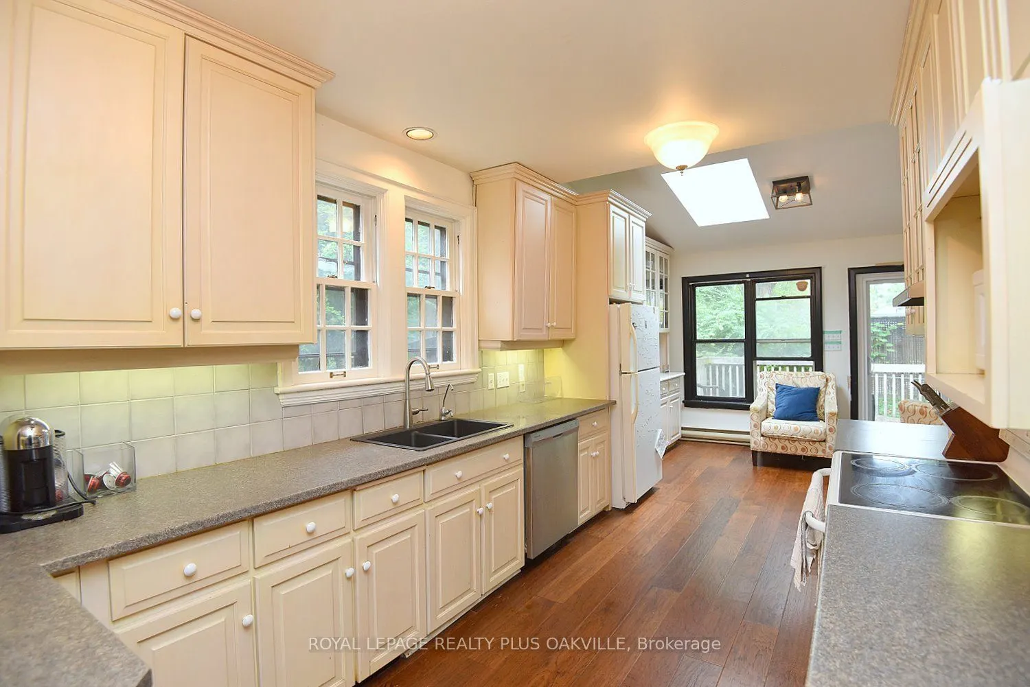 1236 King Street W