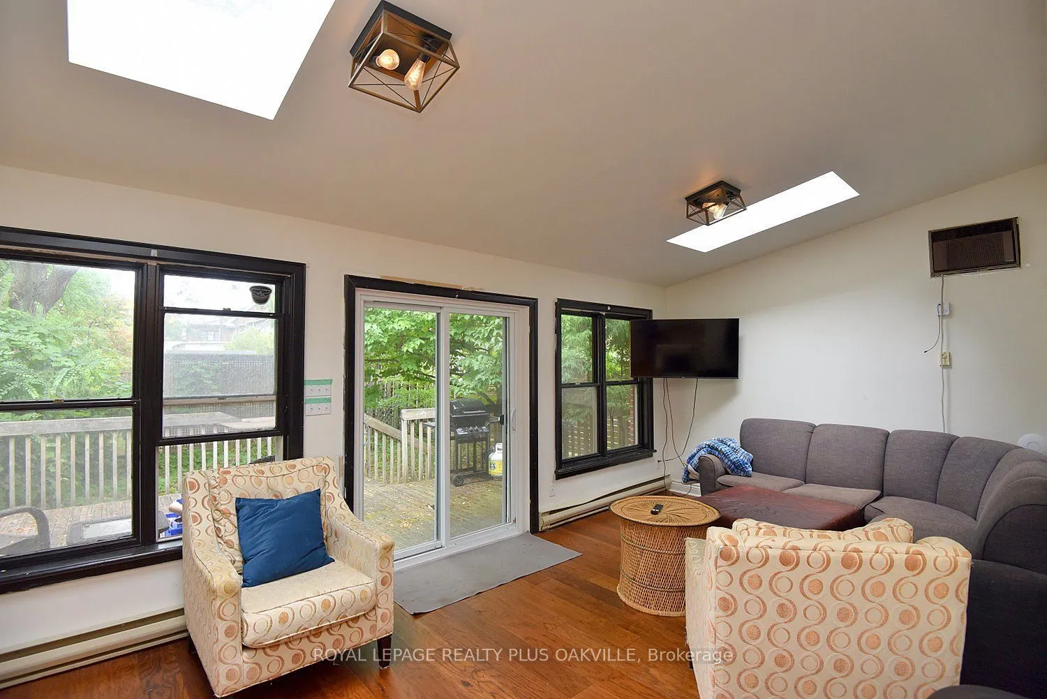 1236 King Street W