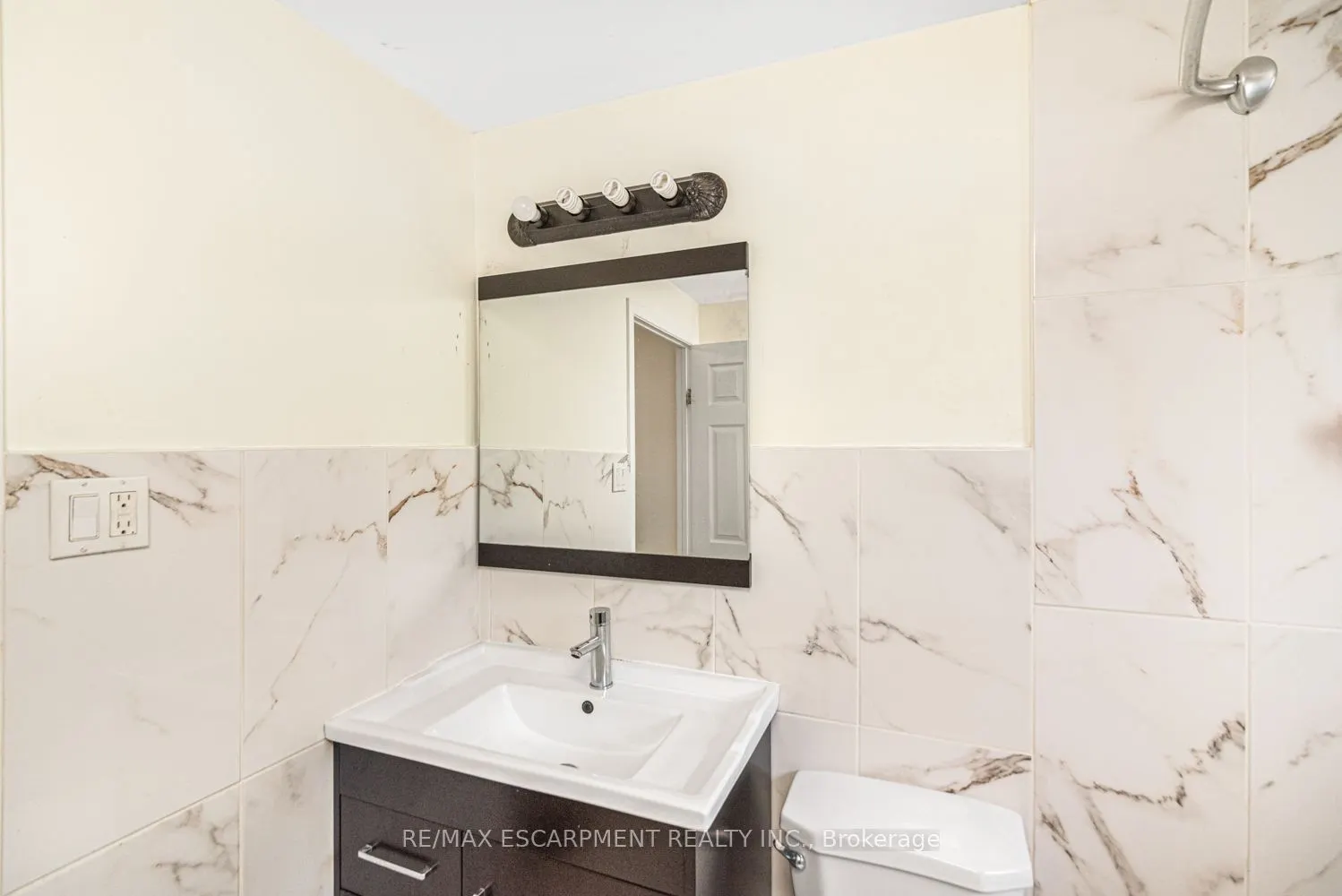 2700 Barton Street E #5