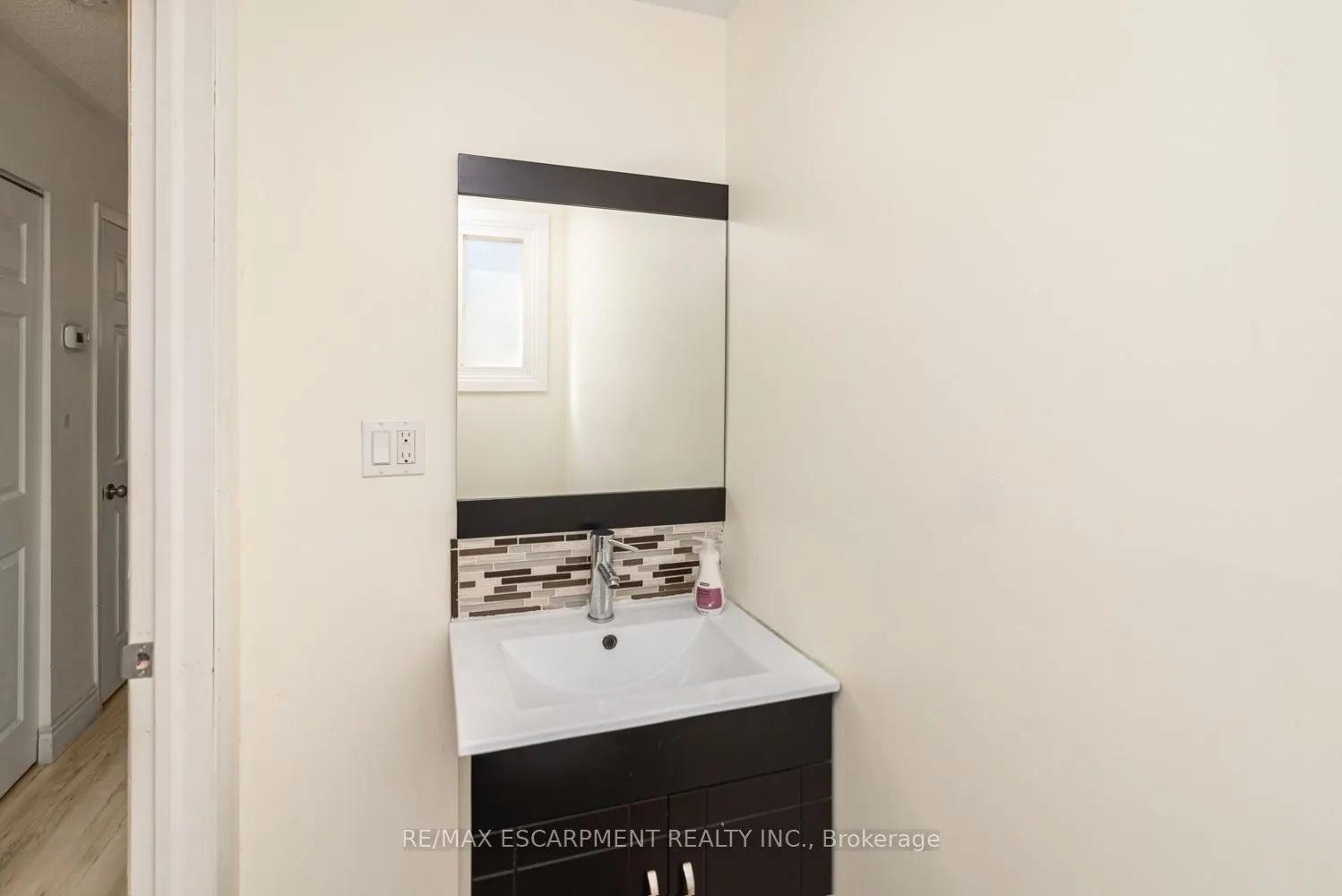 2700 Barton Street E #5