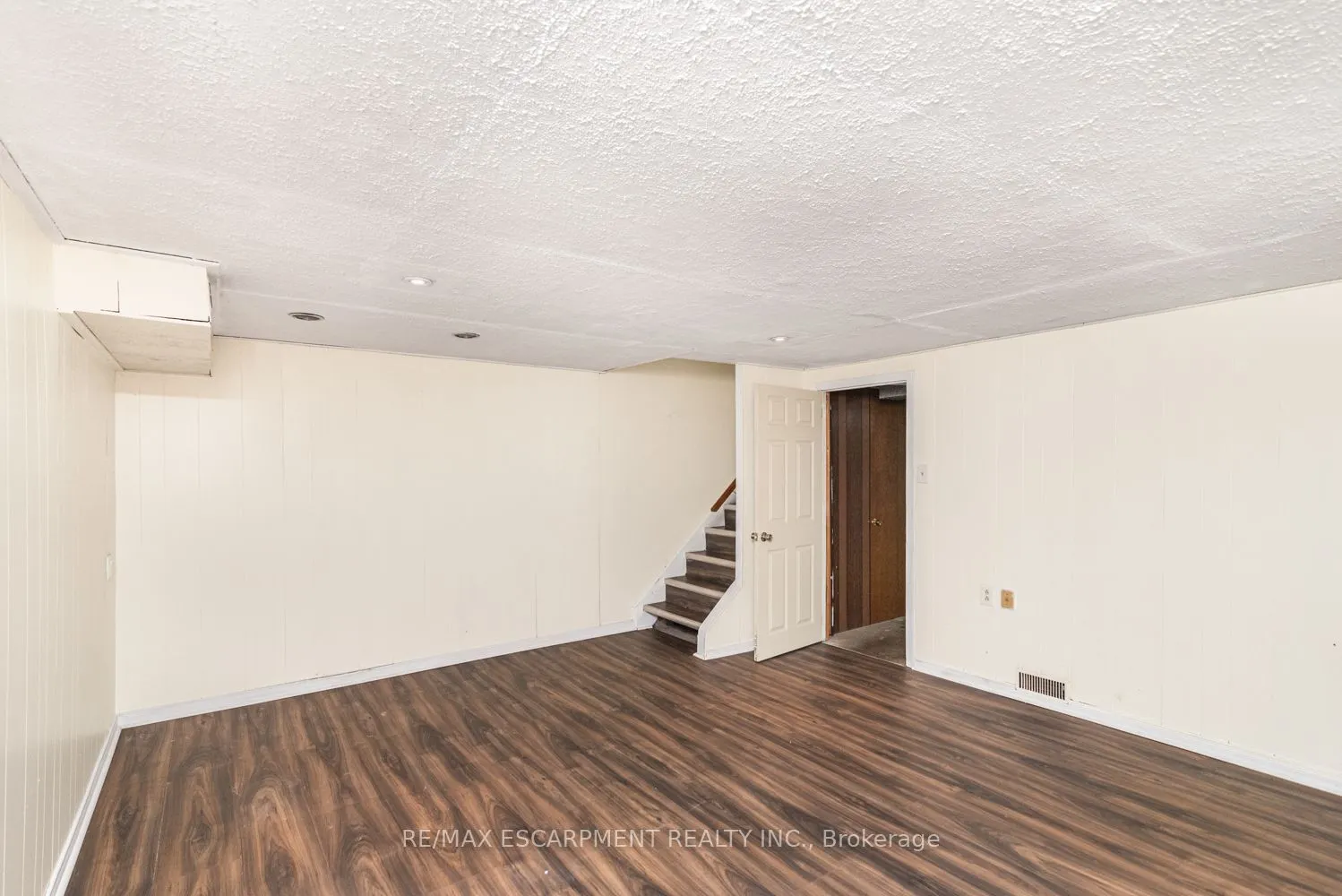 2700 Barton Street E #5