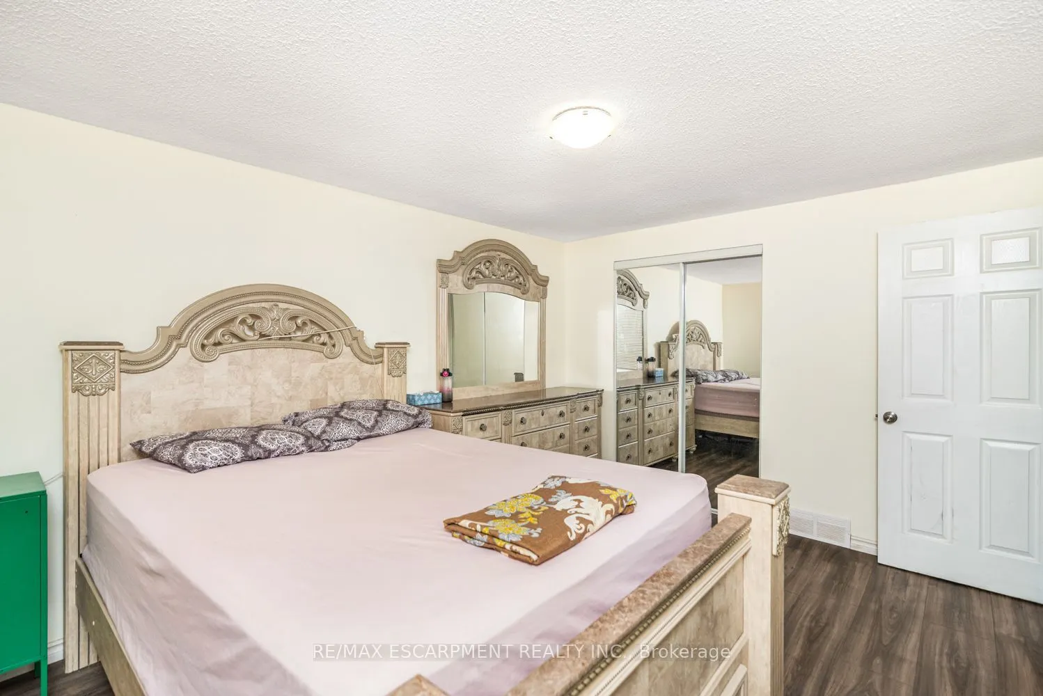 2700 Barton Street E #5
