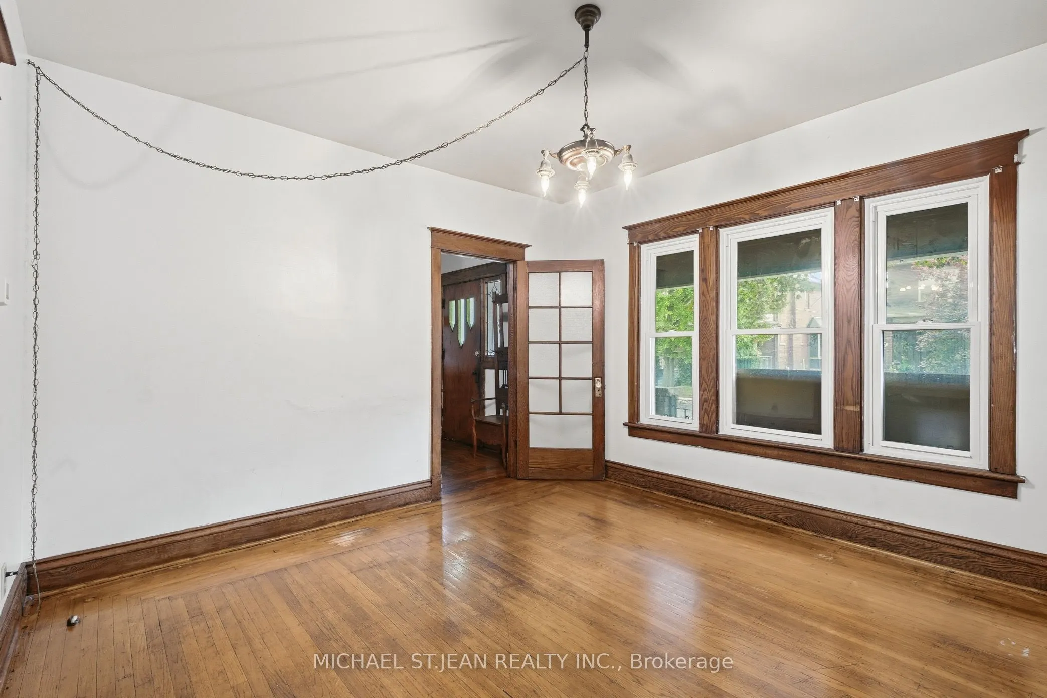 58 Connaught Avenue S