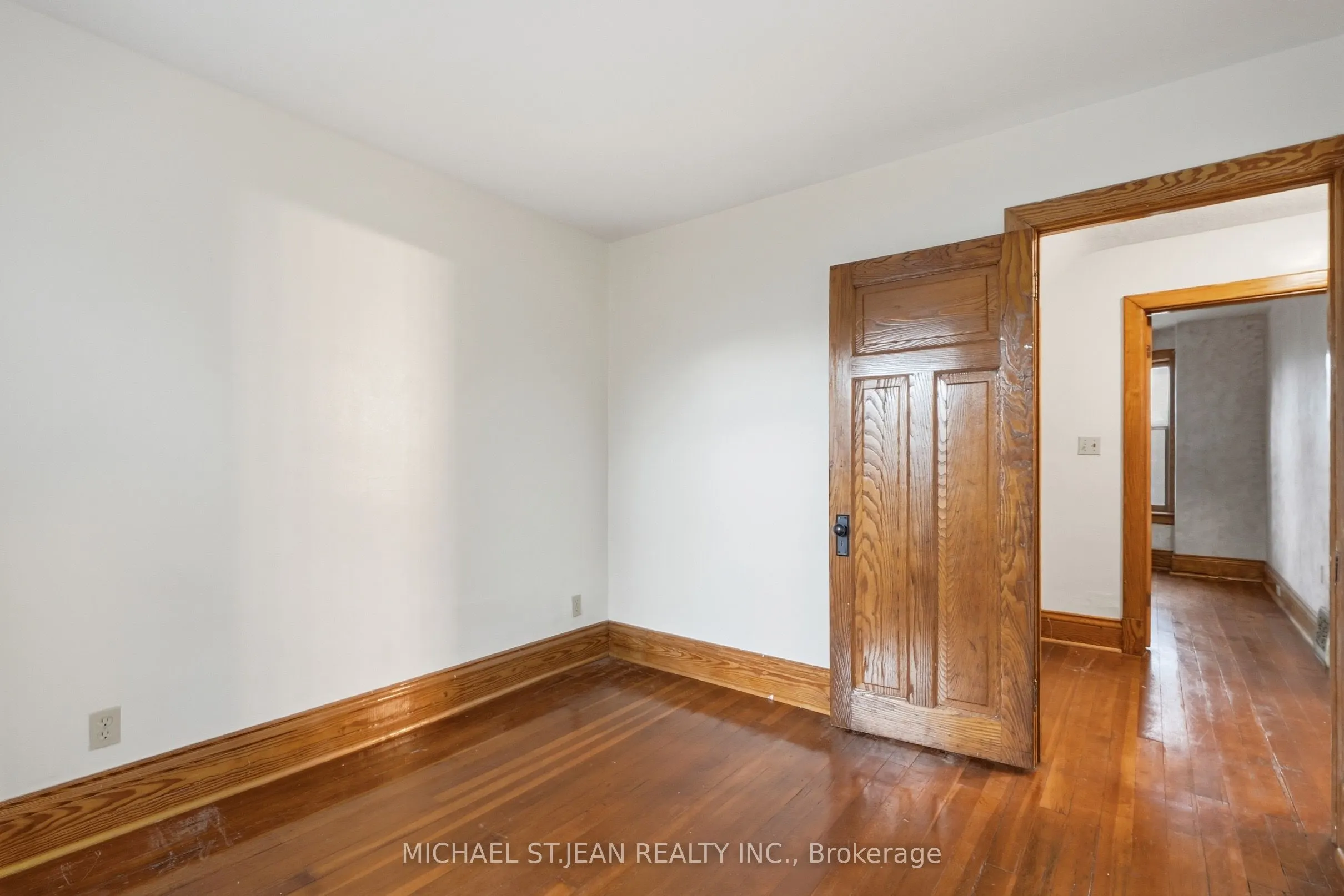 58 Connaught Avenue S