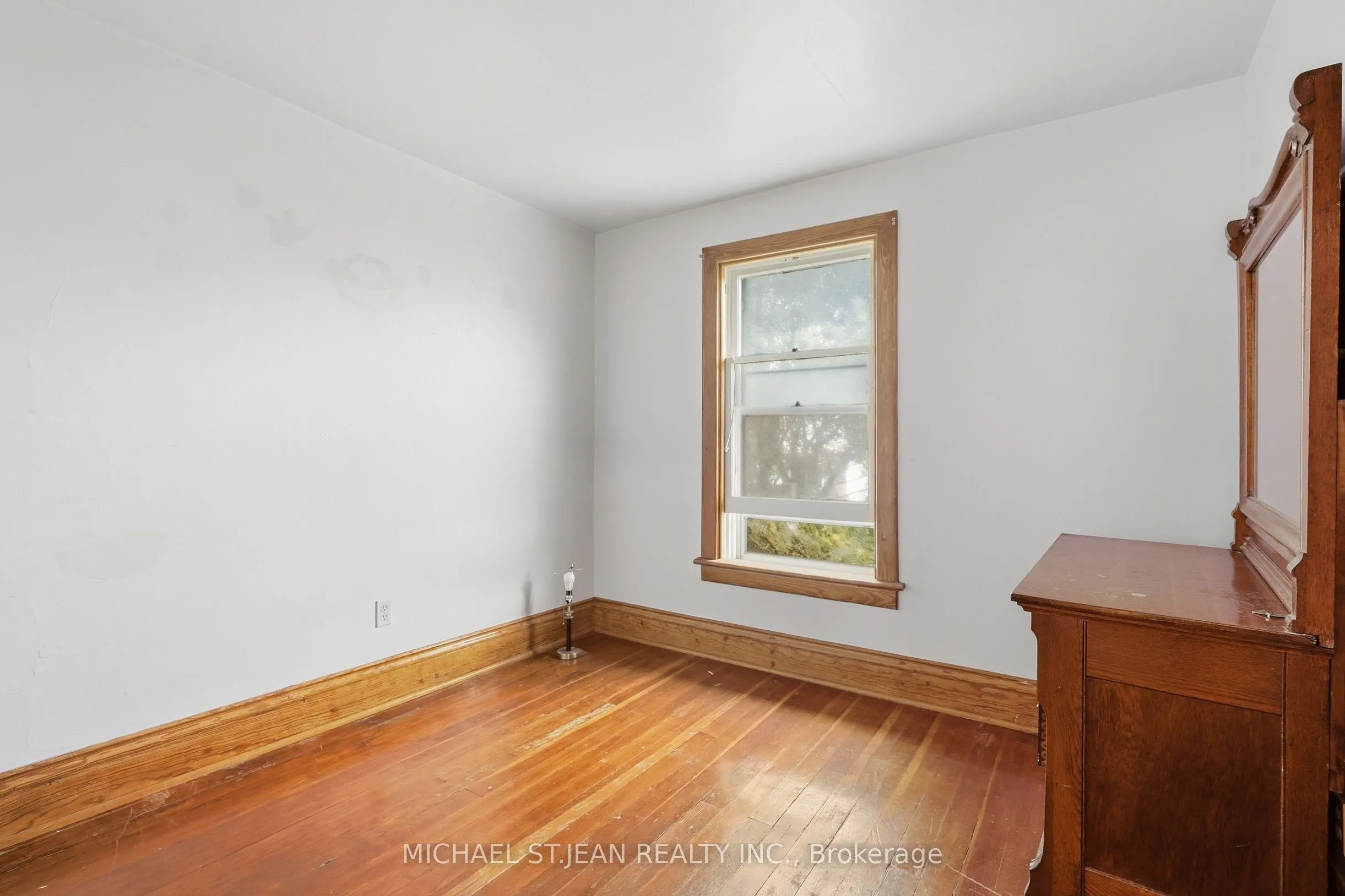 58 Connaught Avenue S