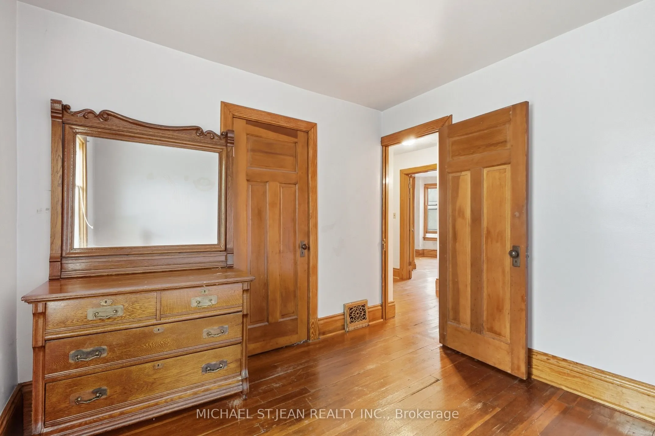 58 Connaught Avenue S